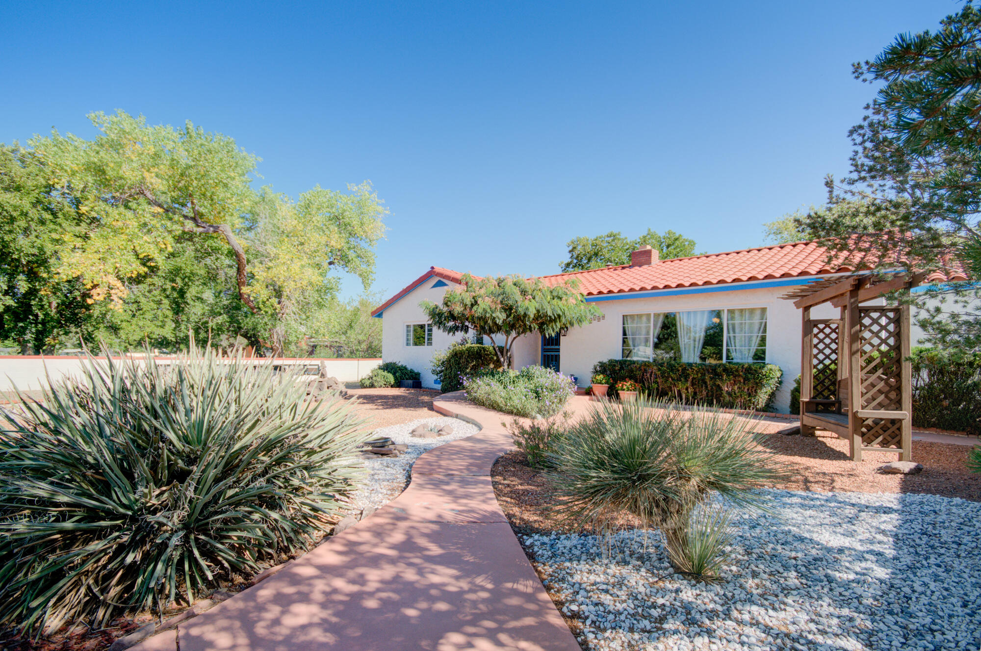 1719 Calle Los Vecinos NW
