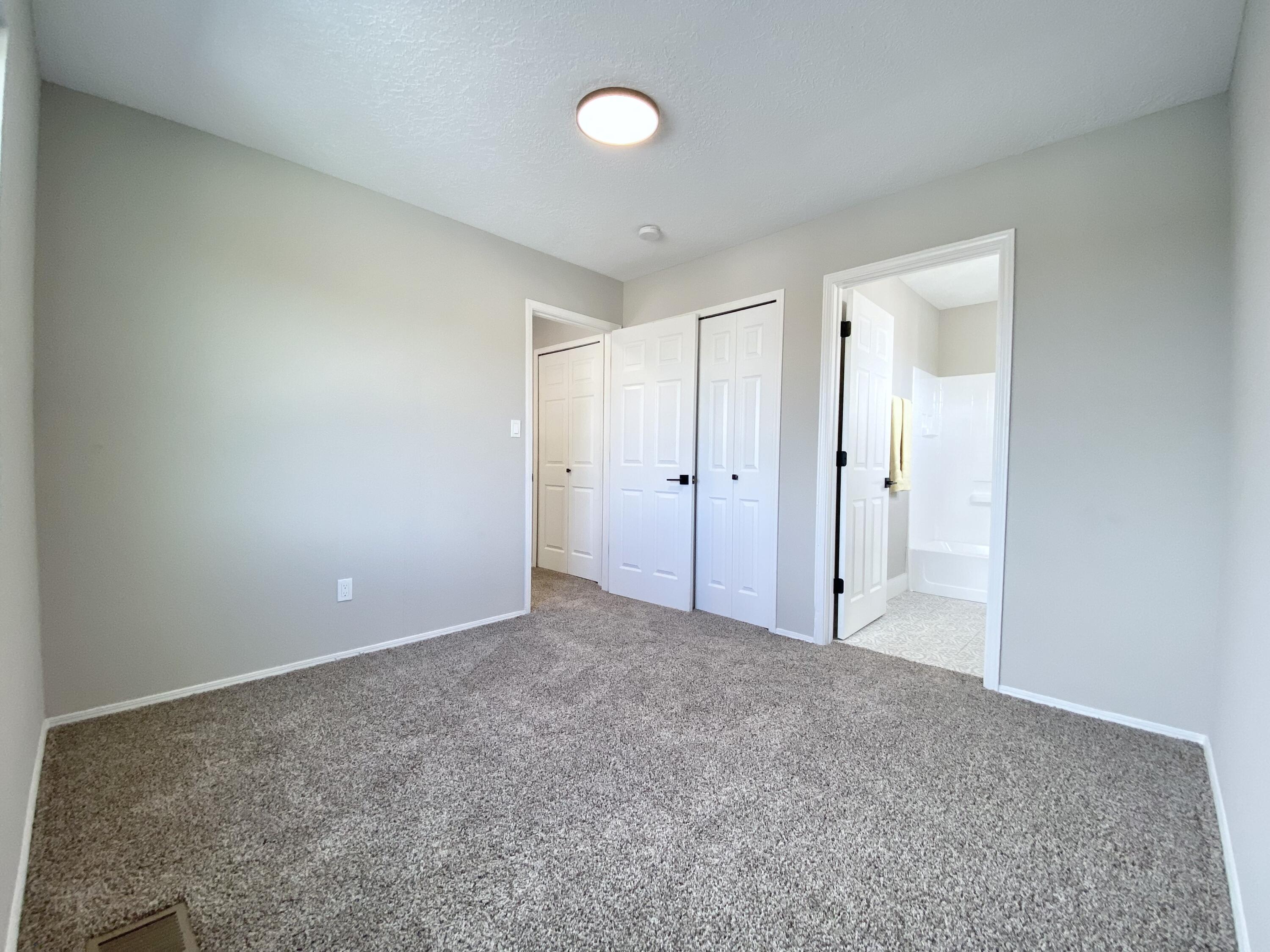 1909 Apple Court NE
