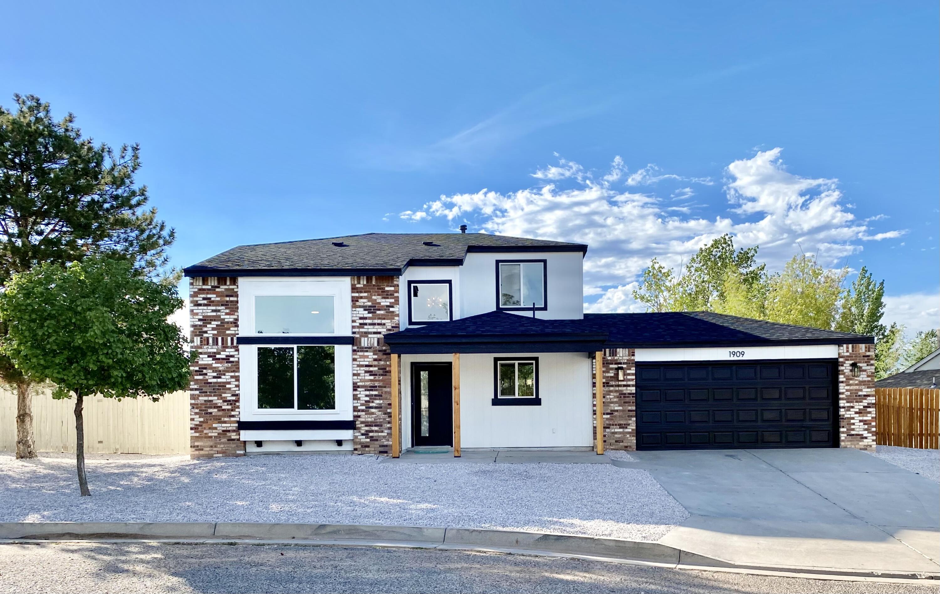 1909 Apple Court NE