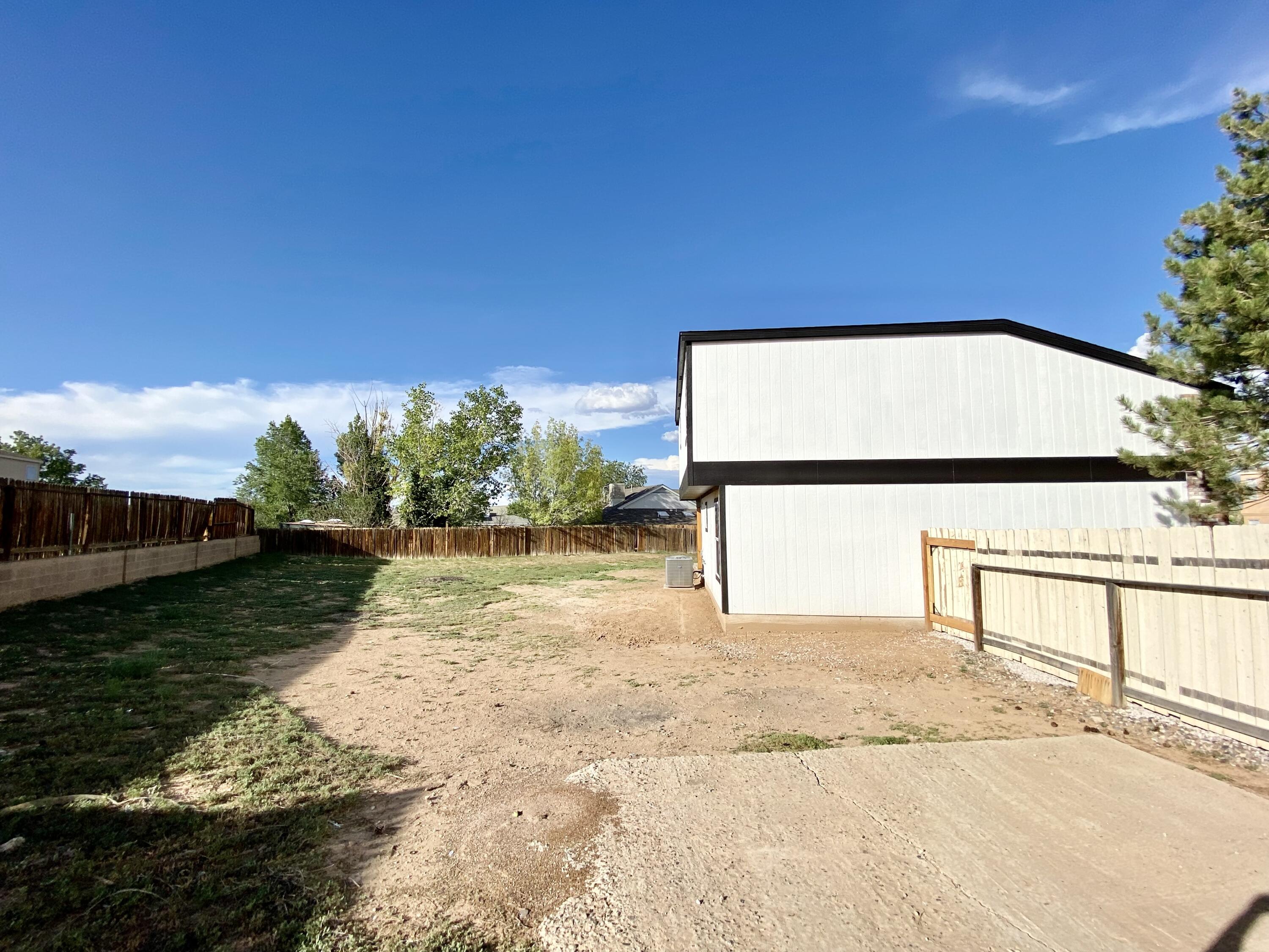 1909 Apple Court NE