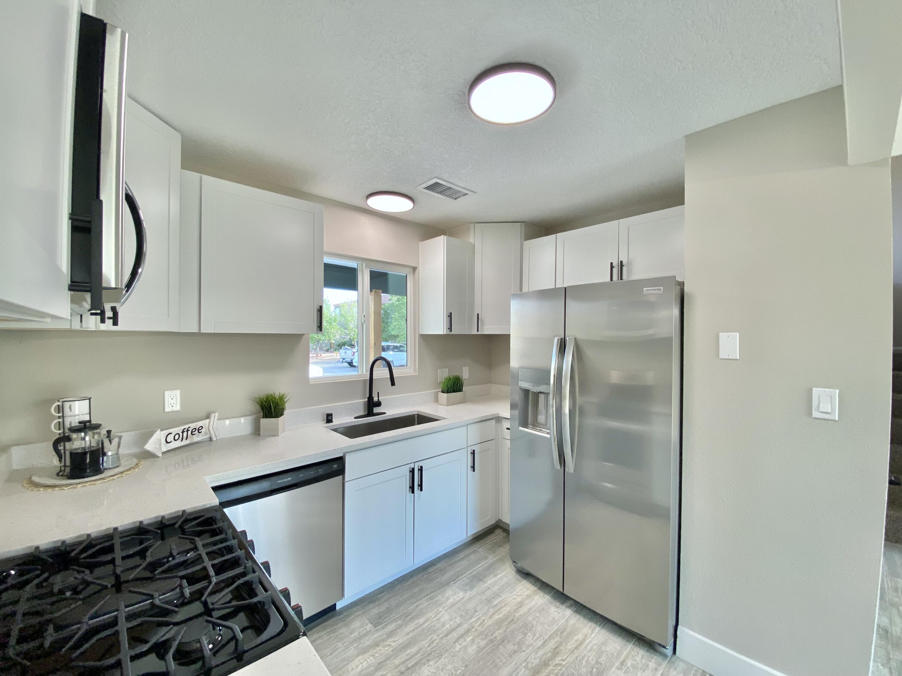 1909 Apple Court NE