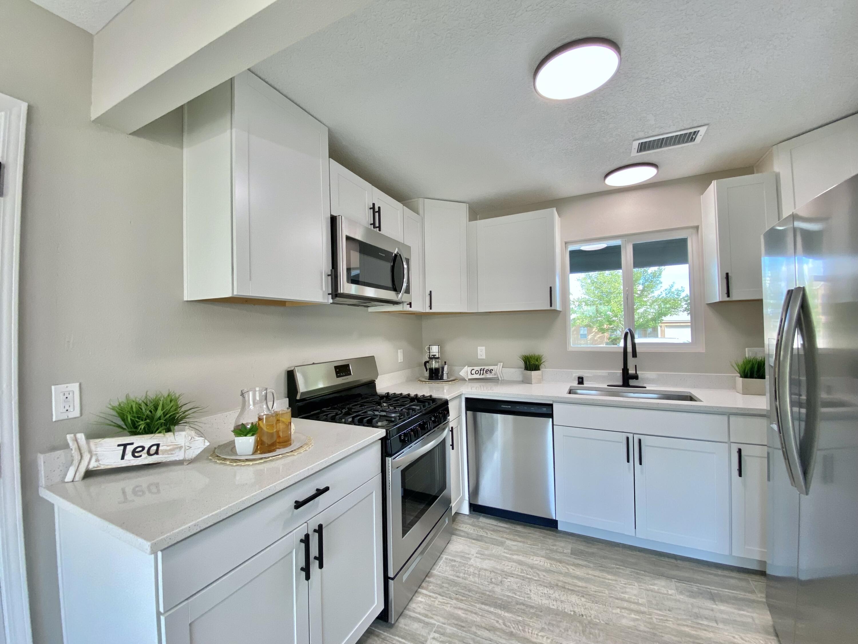 1909 Apple Court NE