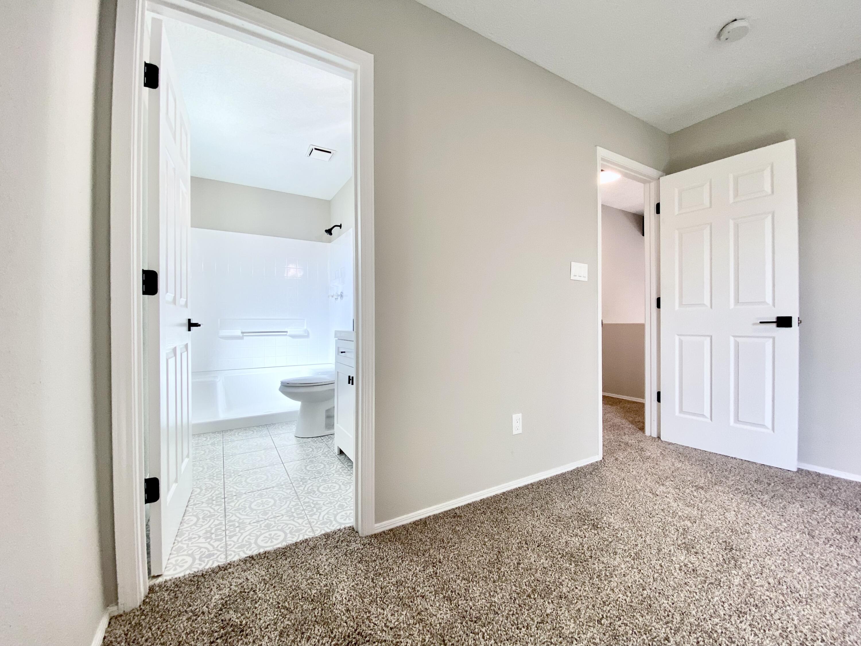 1909 Apple Court NE