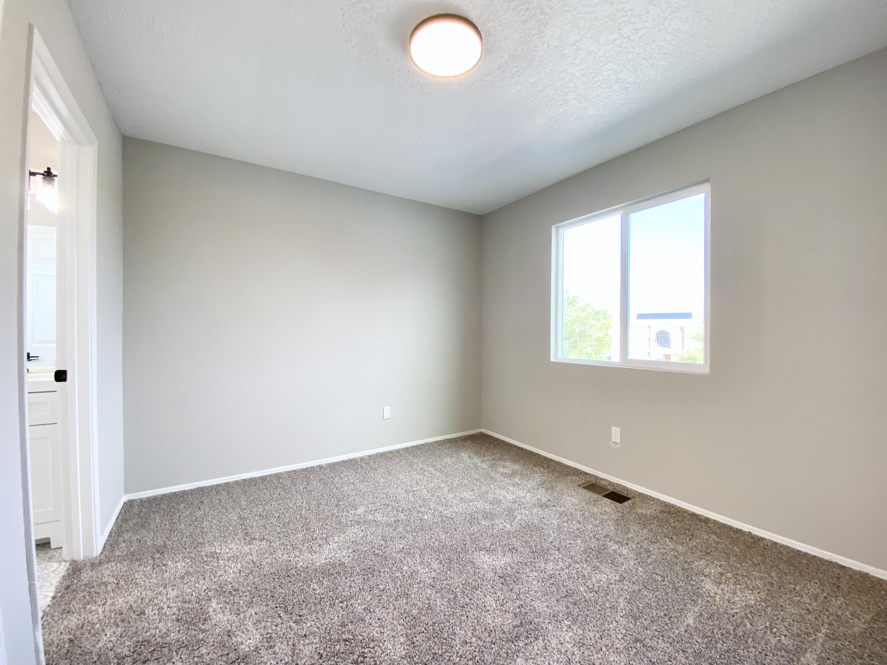 1909 Apple Court NE