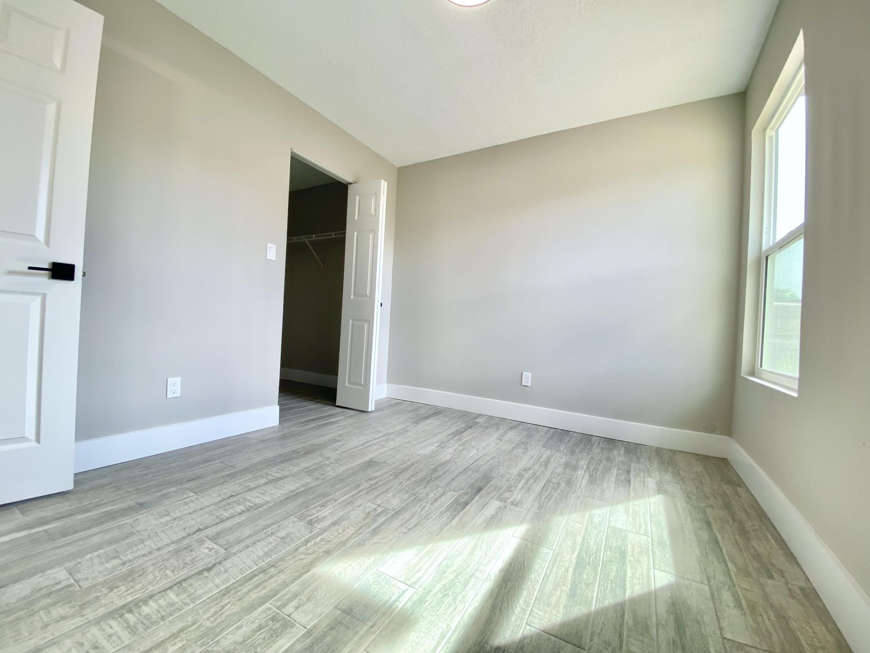 1909 Apple Court NE