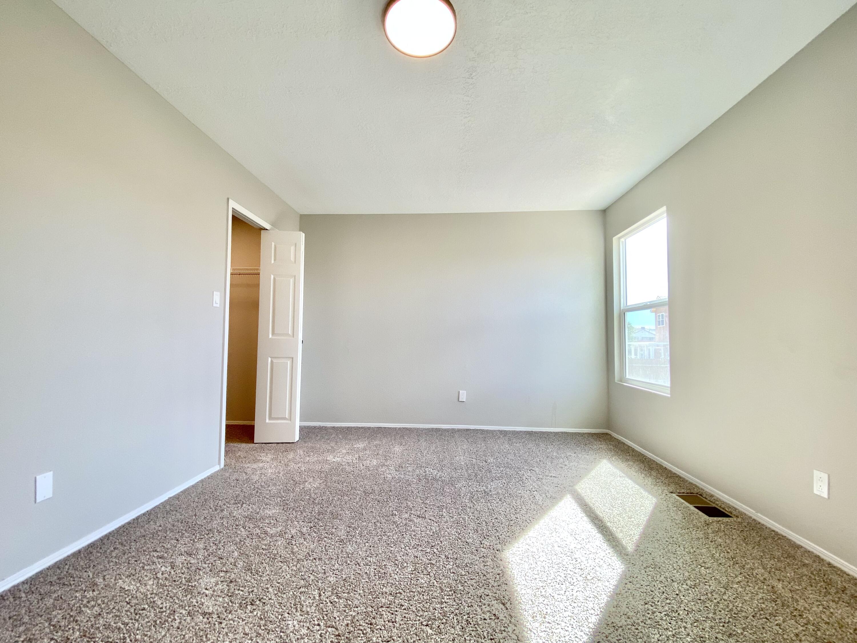 1909 Apple Court NE