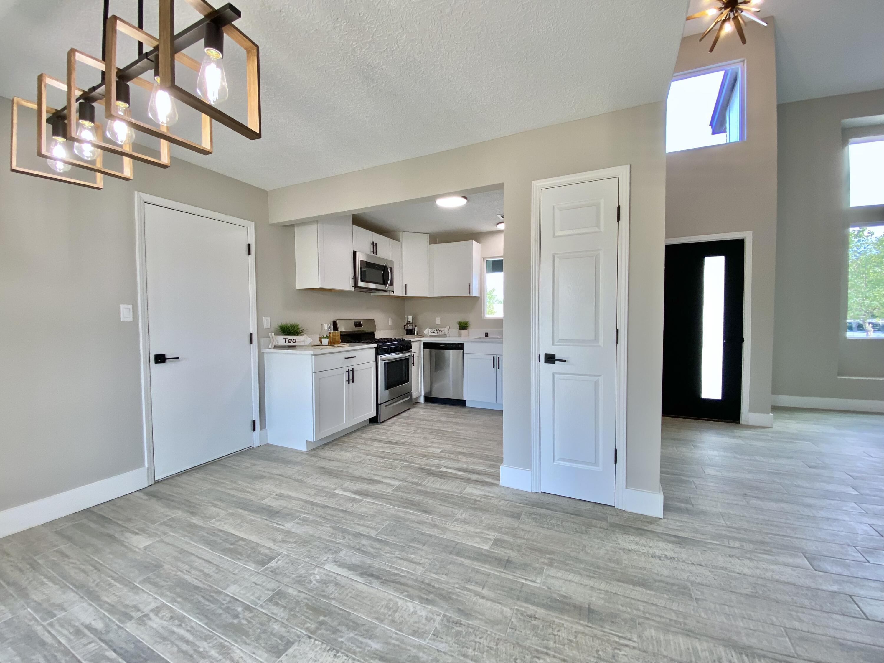 1909 Apple Court NE