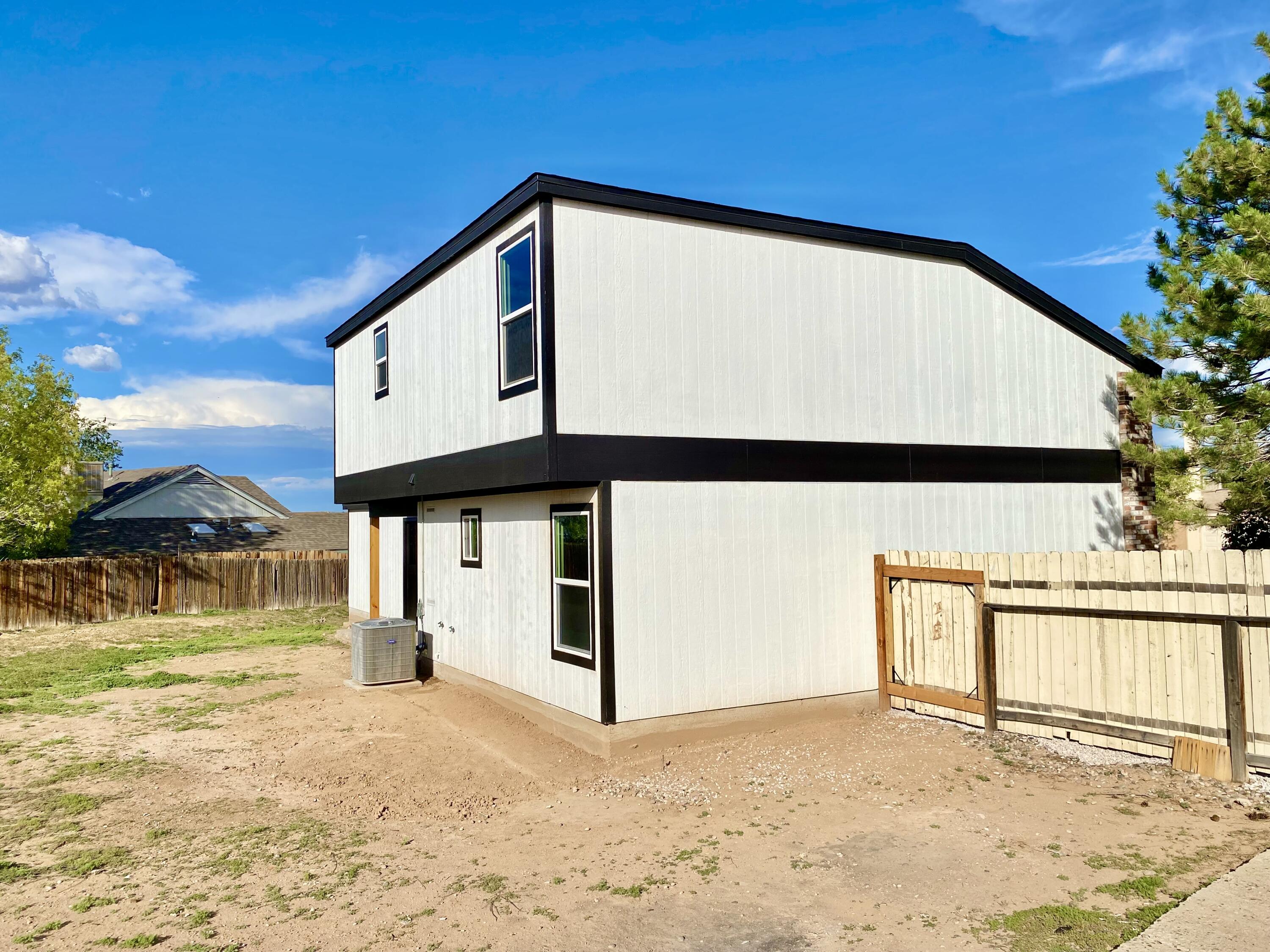 1909 Apple Court NE
