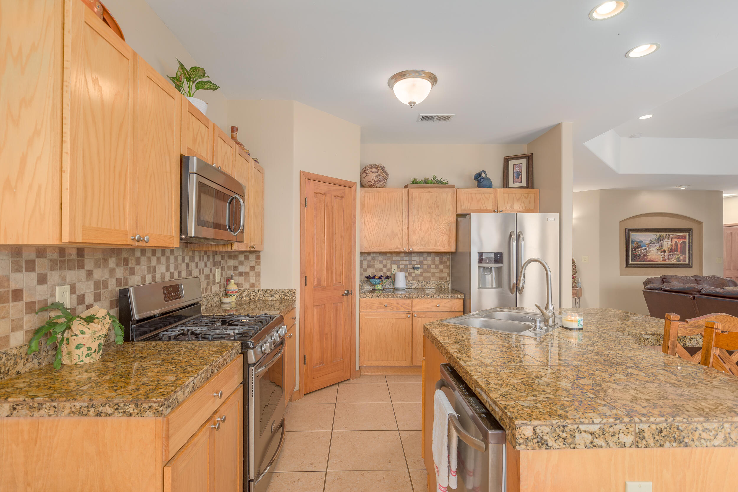 824 MONTERREY Road NE