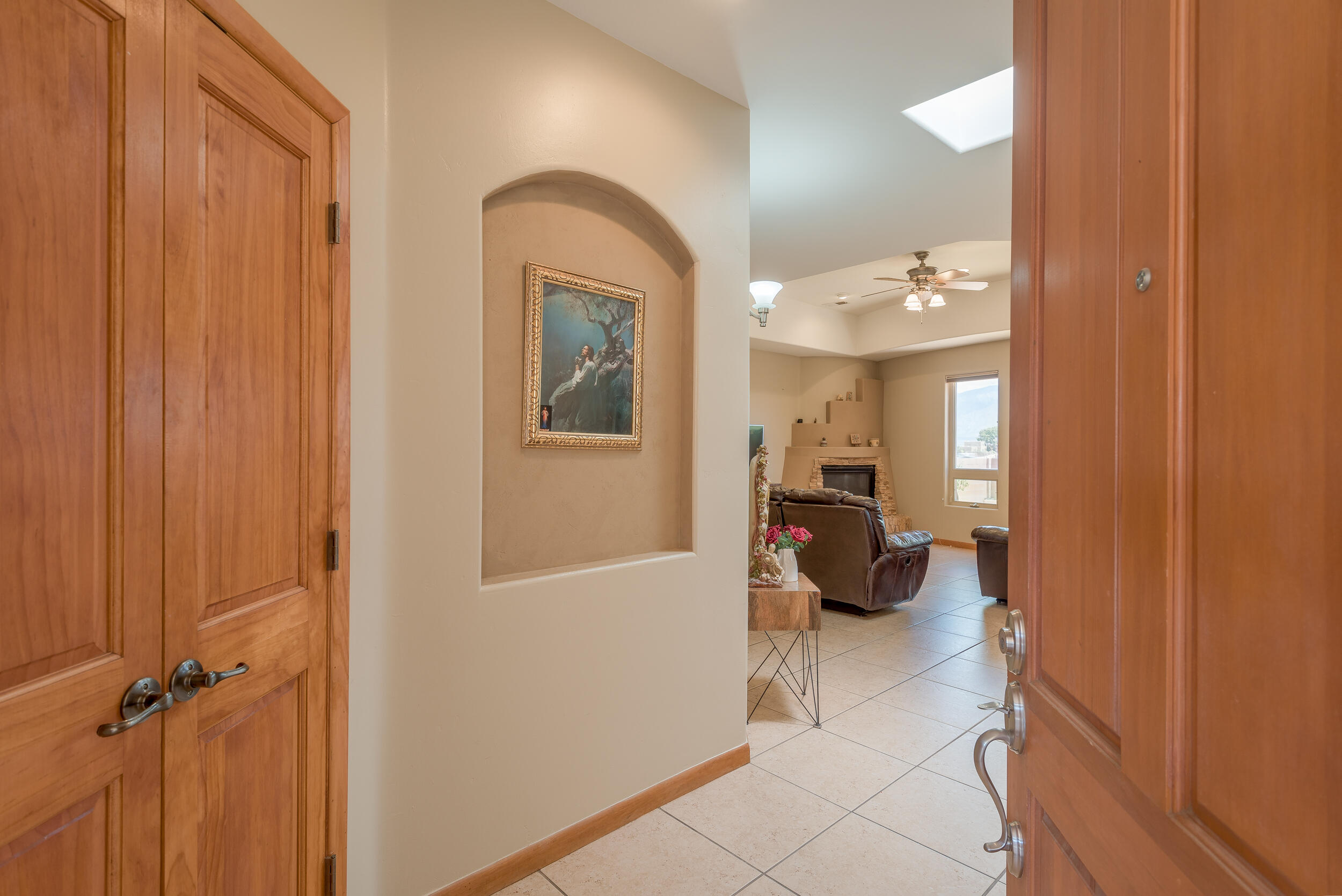 824 MONTERREY Road NE