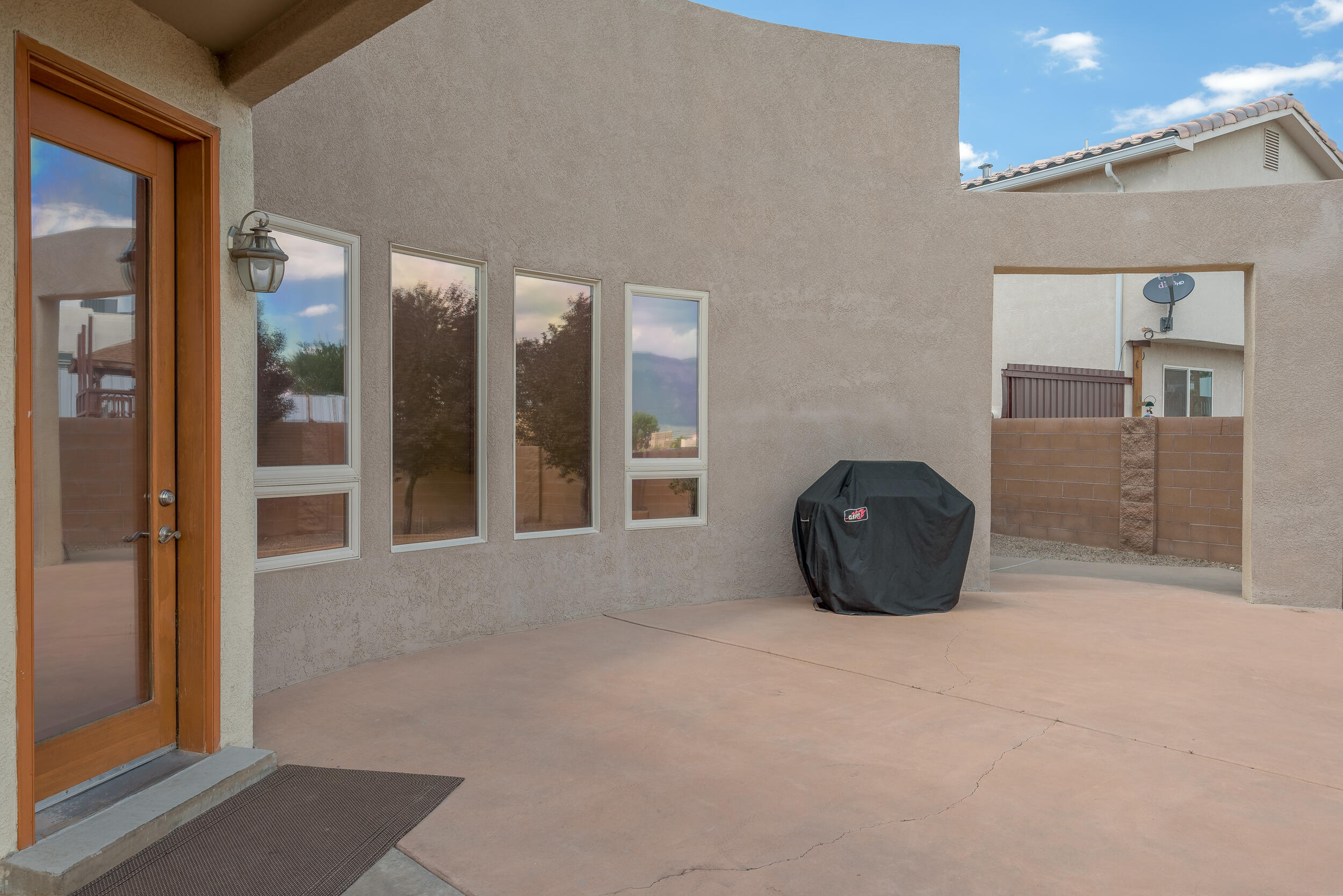 824 MONTERREY Road NE