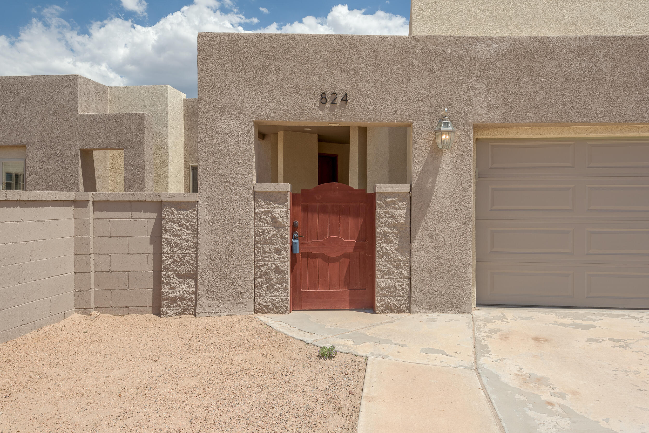 824 MONTERREY Road NE