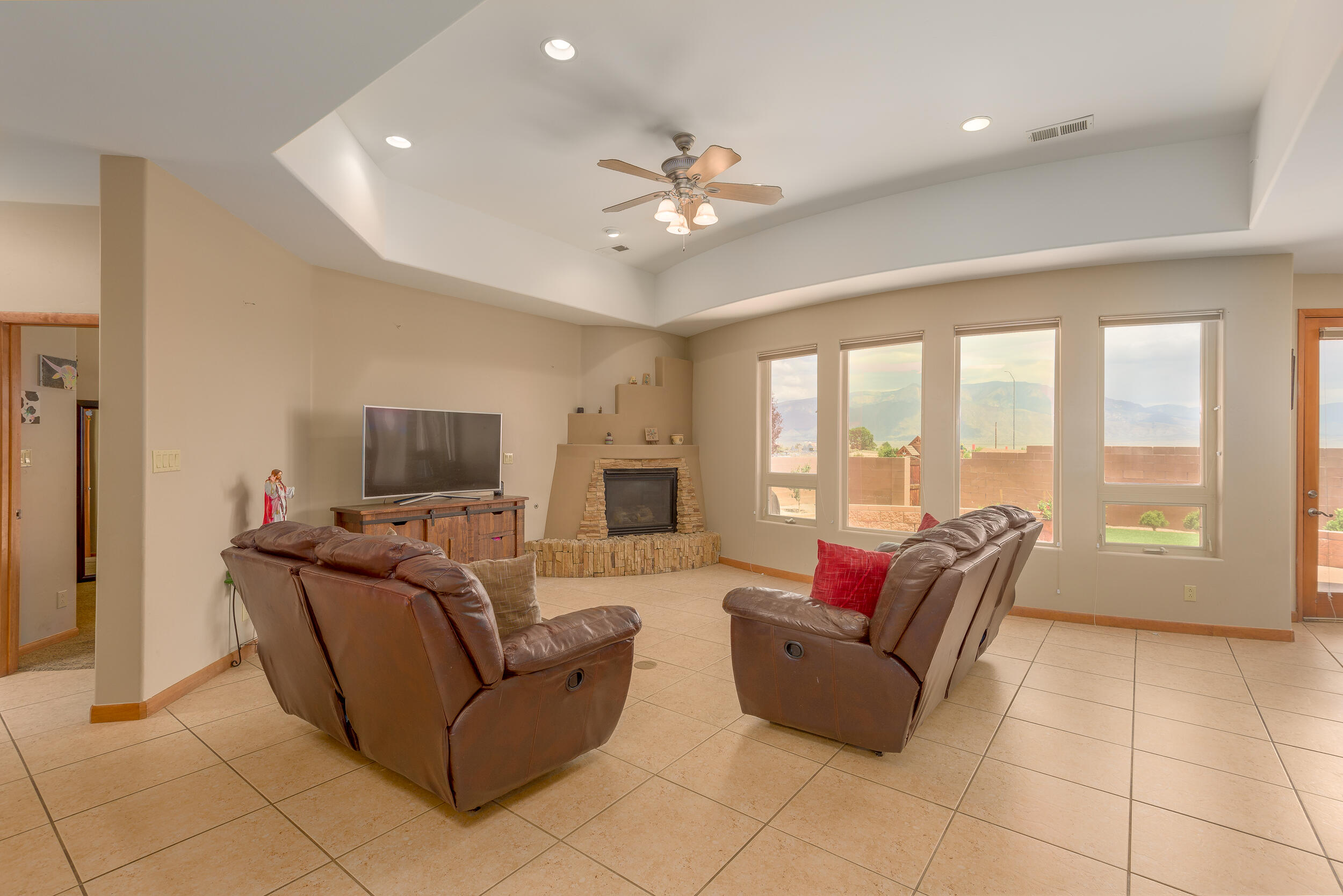 824 MONTERREY Road NE