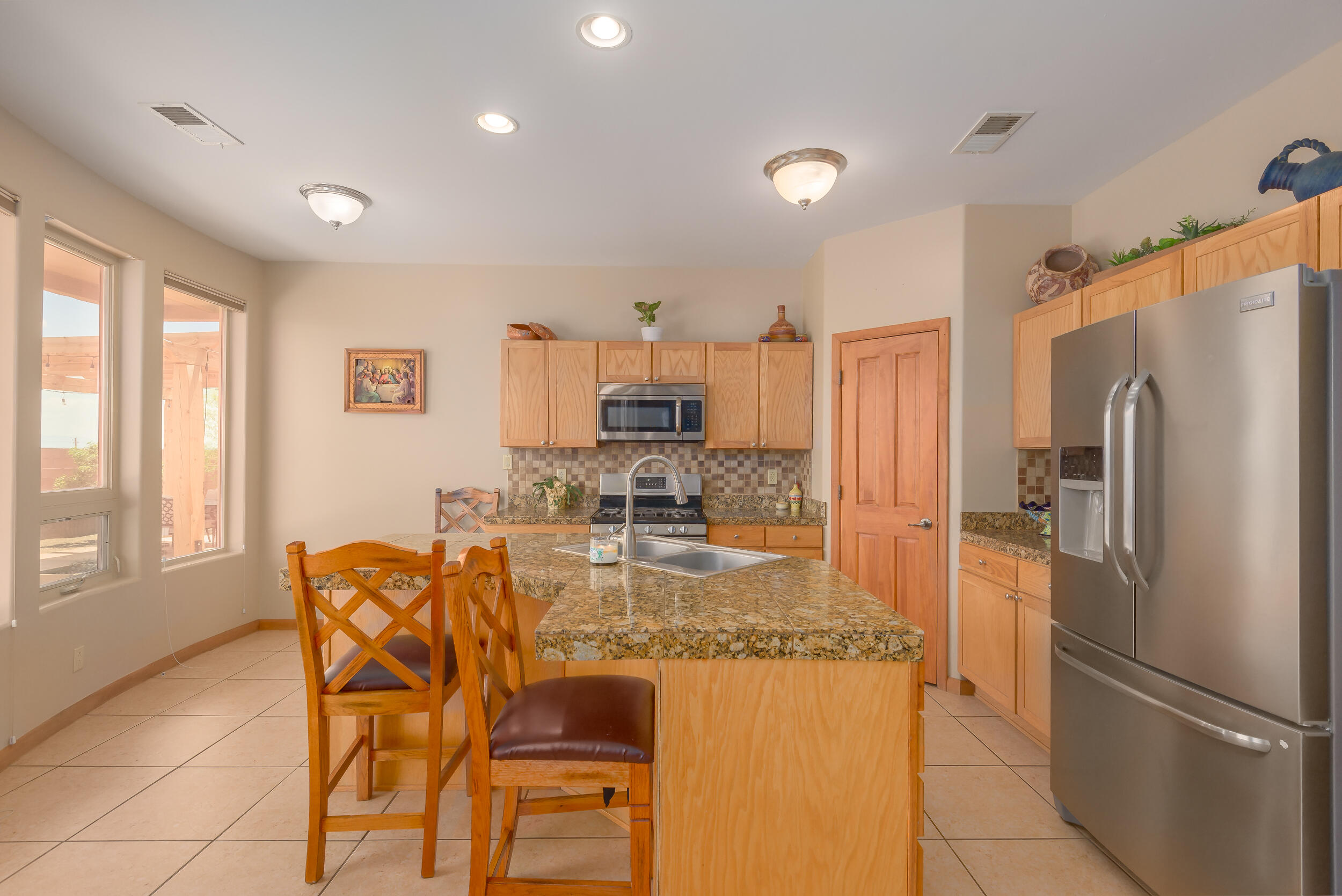 824 MONTERREY Road NE
