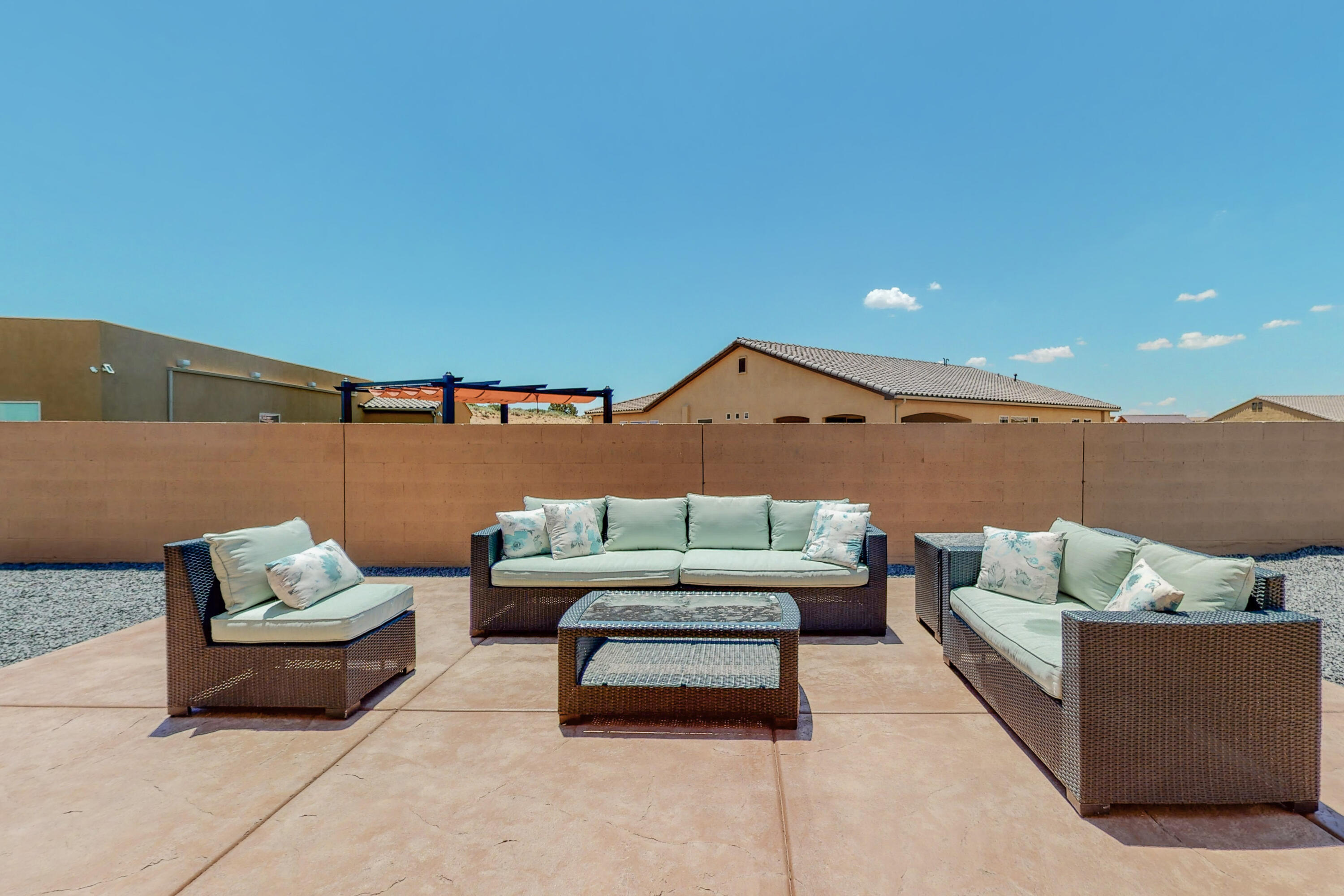 5620 PIKES PEAK Loop NE