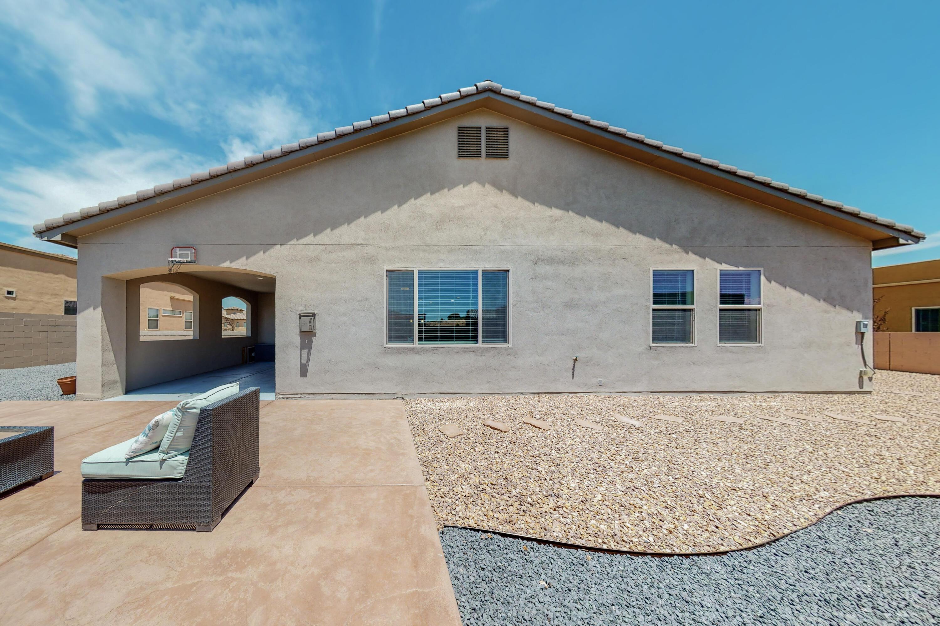 5620 PIKES PEAK Loop NE