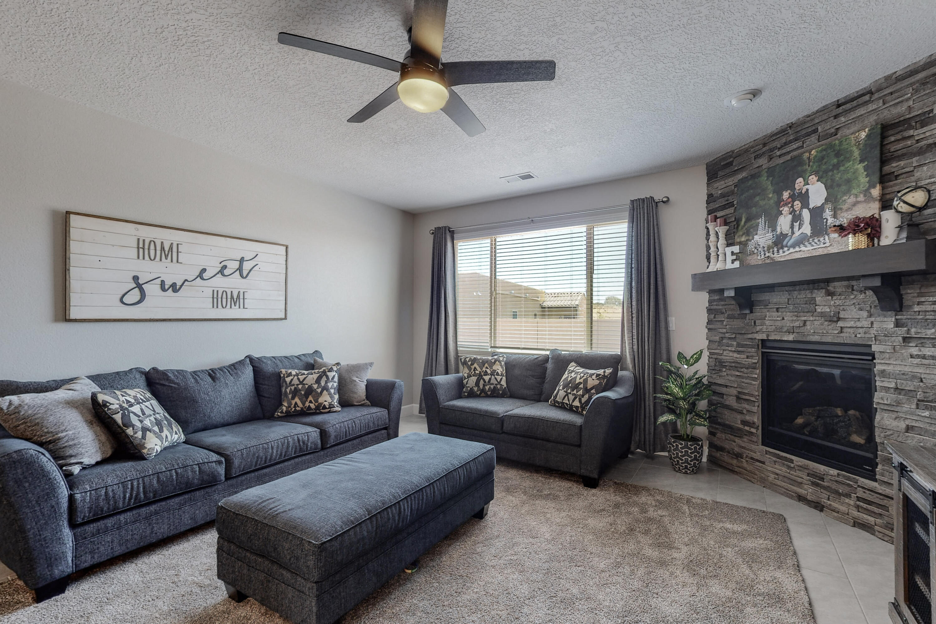 5620 PIKES PEAK Loop NE
