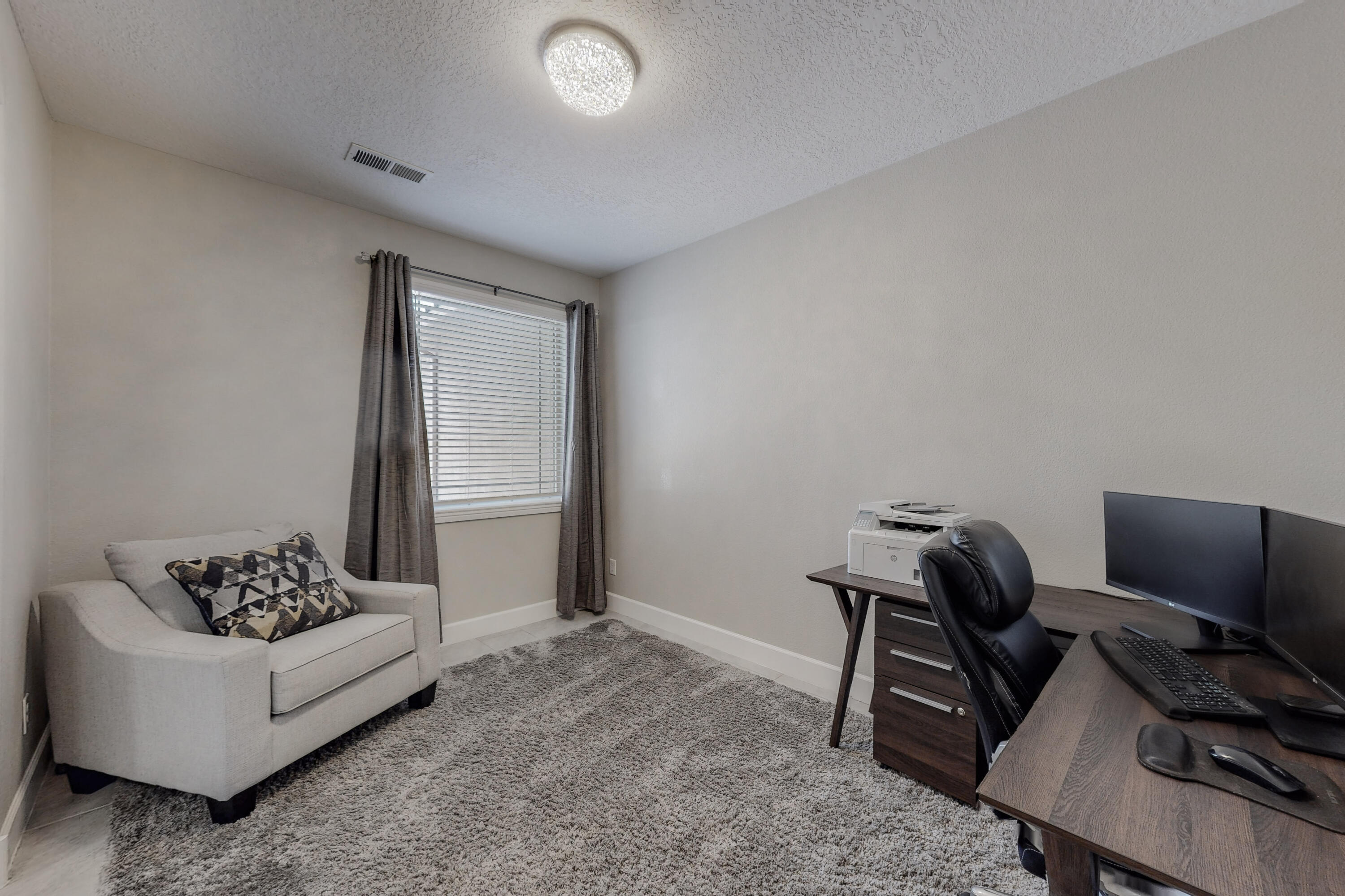 5620 PIKES PEAK Loop NE
