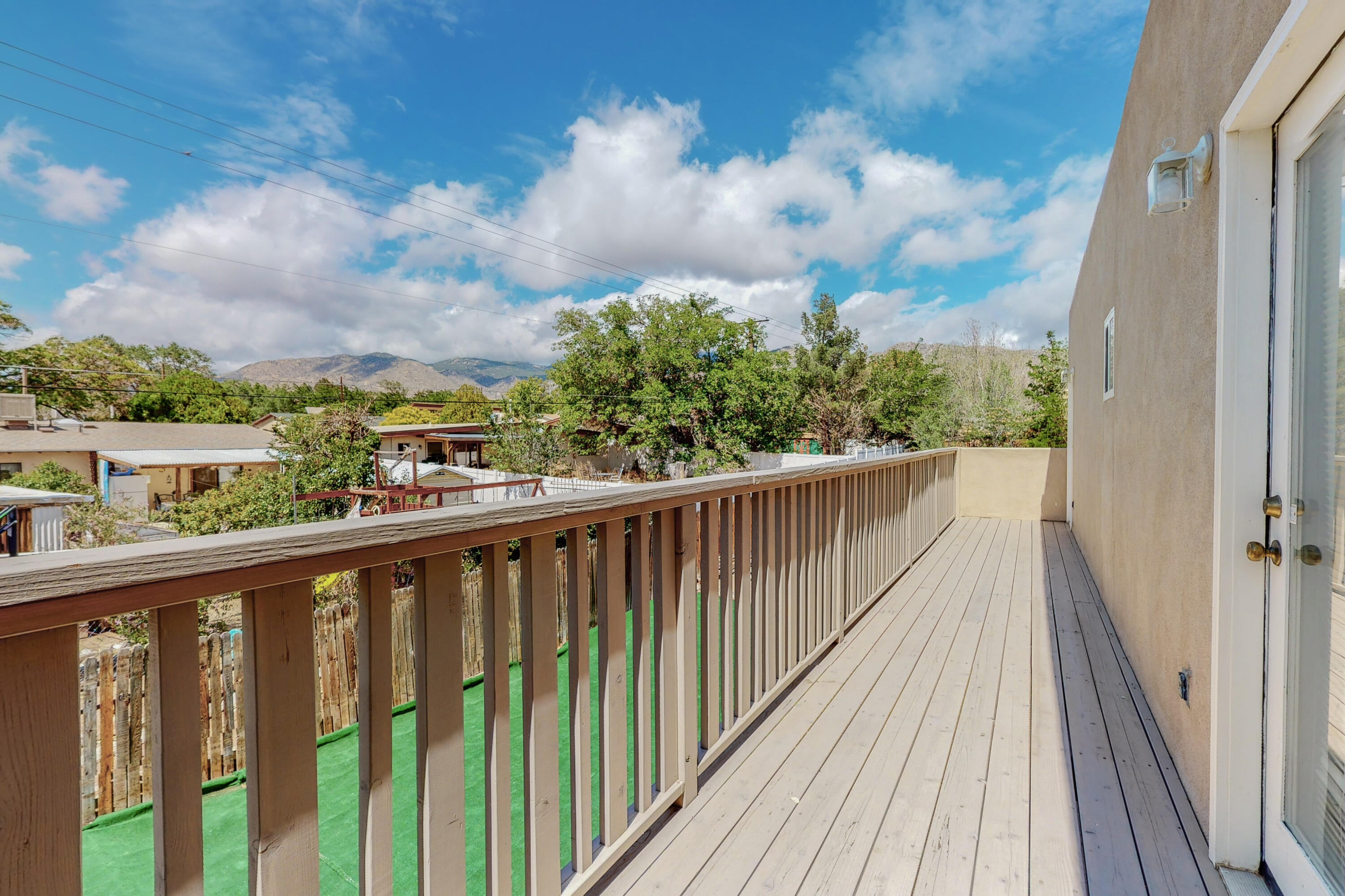 120 LINDA VIEW Court NE
