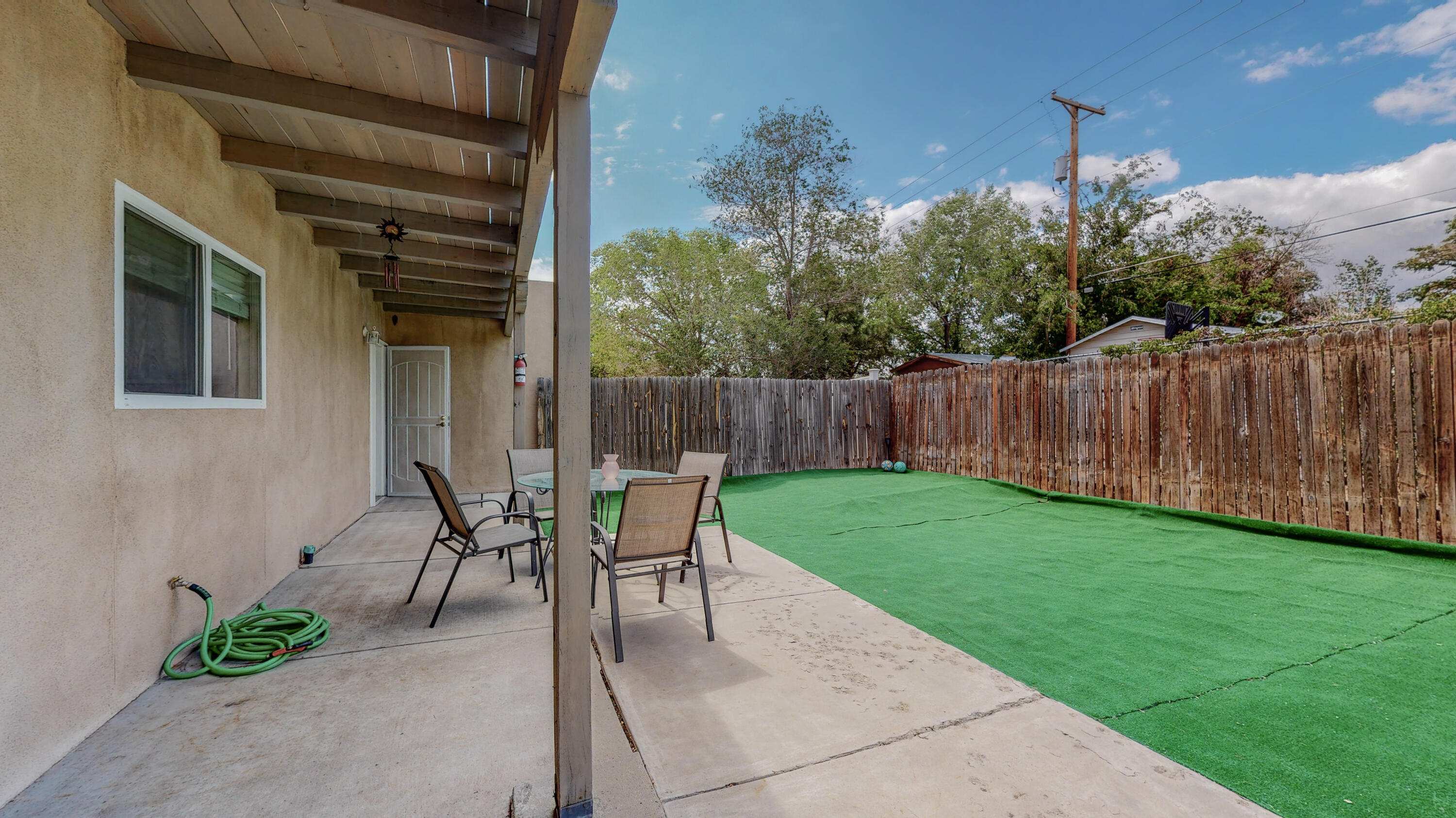 120 LINDA VIEW Court NE