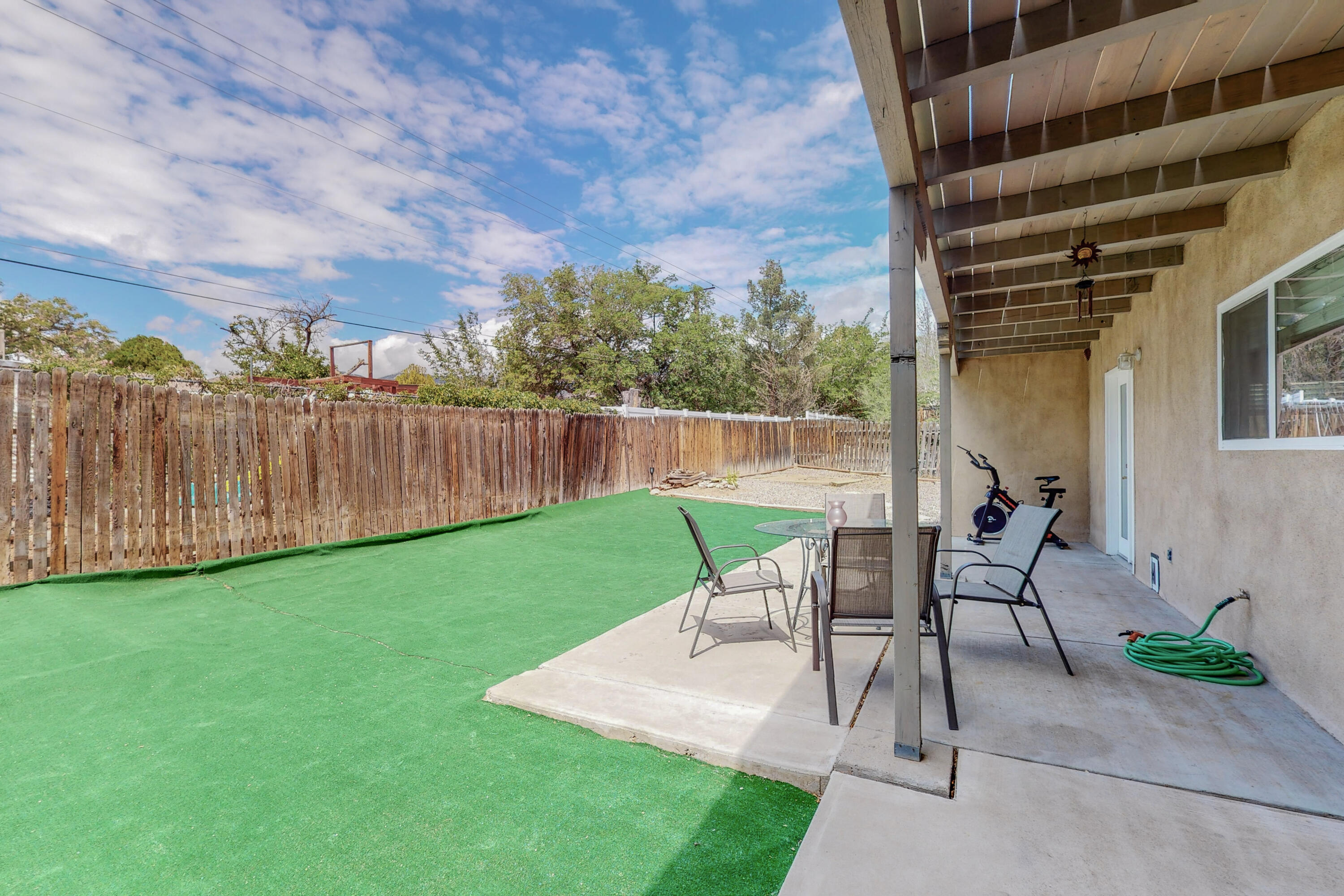 120 LINDA VIEW Court NE