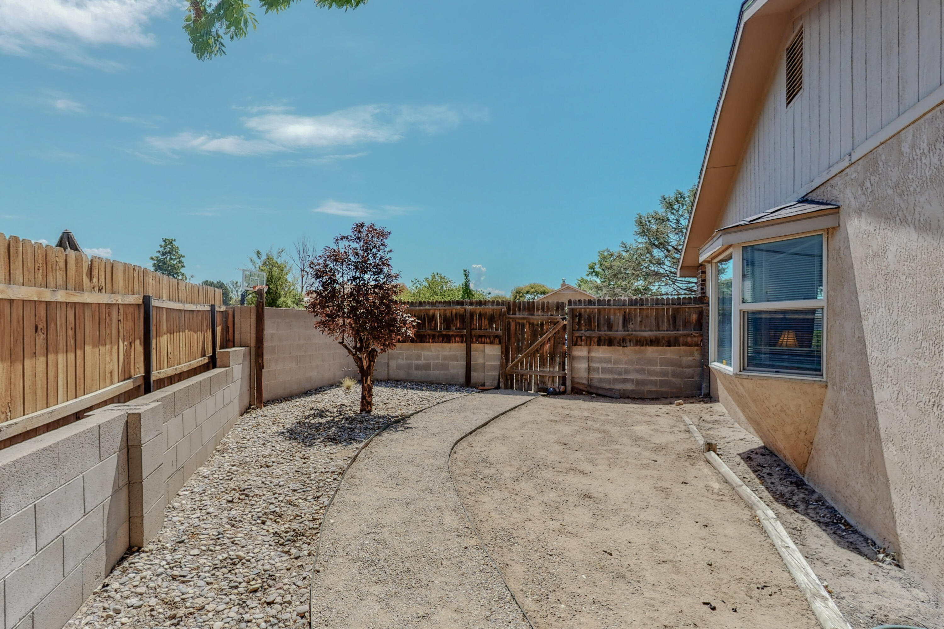 5147 Gaviota NW