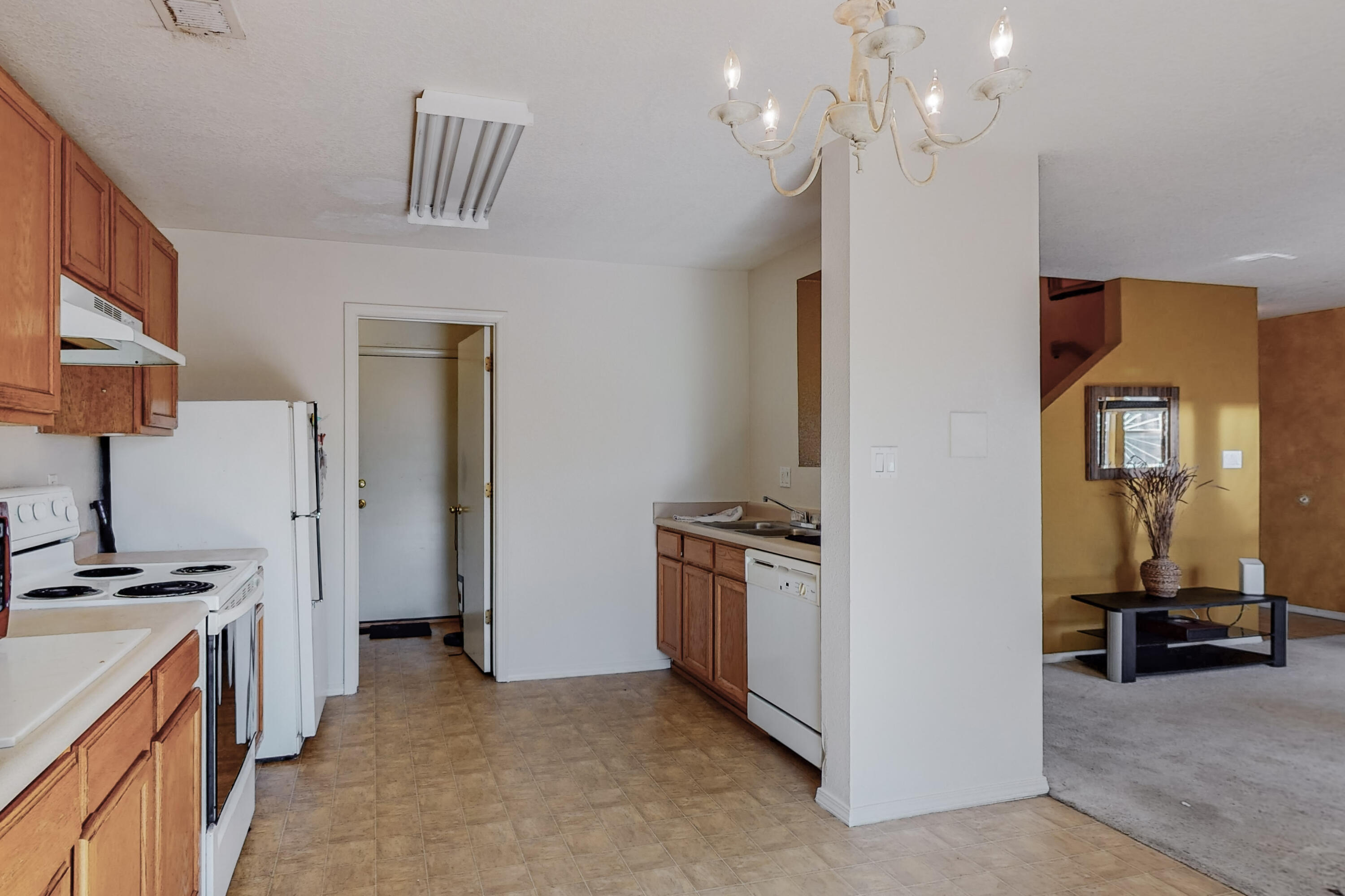 400 DESERT TREE Drive SW