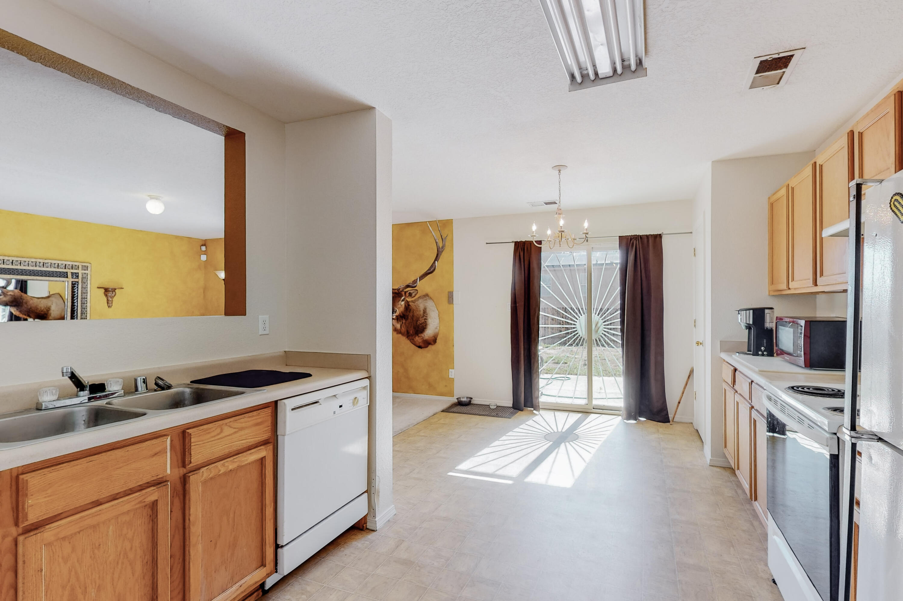400 DESERT TREE Drive SW