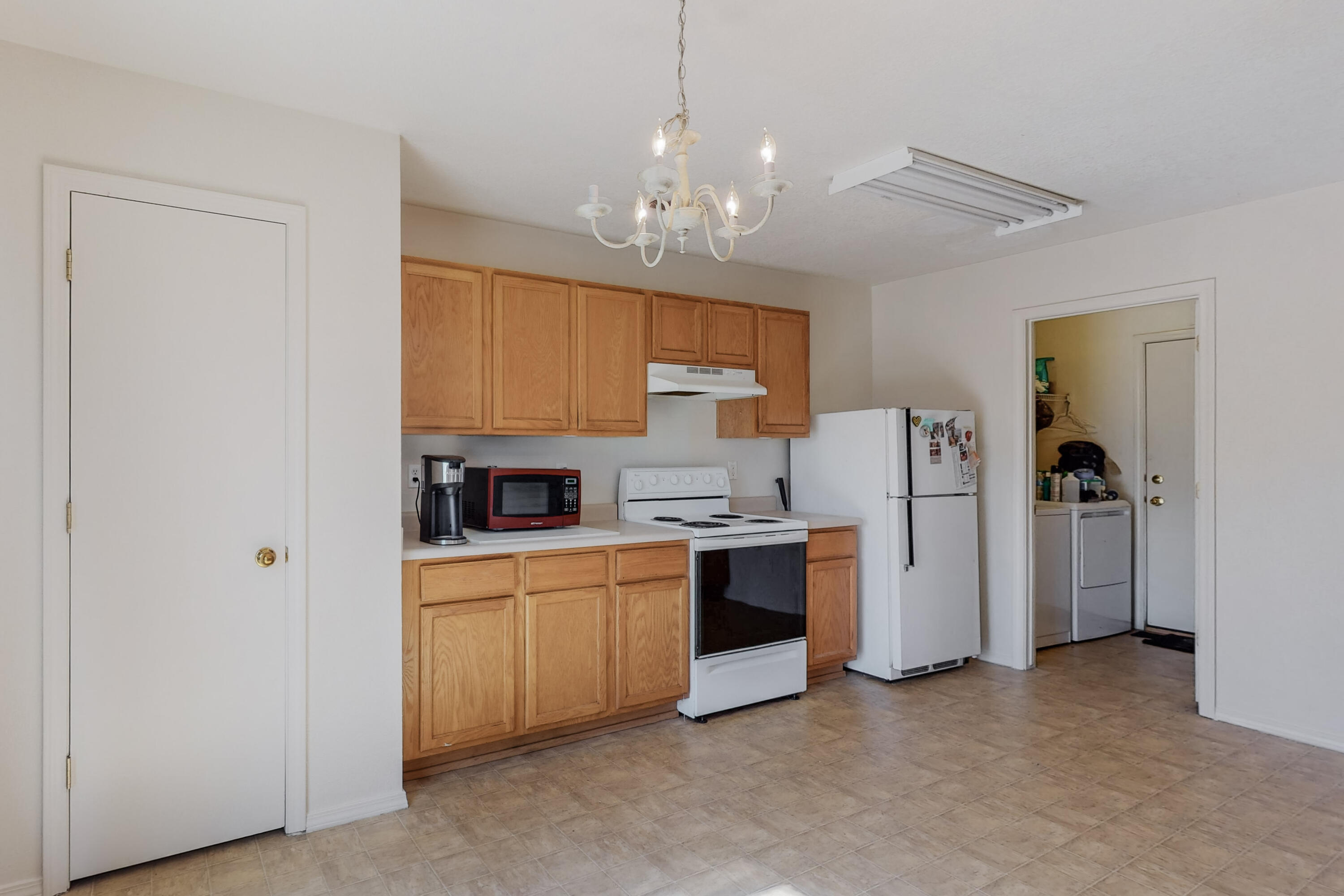 400 DESERT TREE Drive SW
