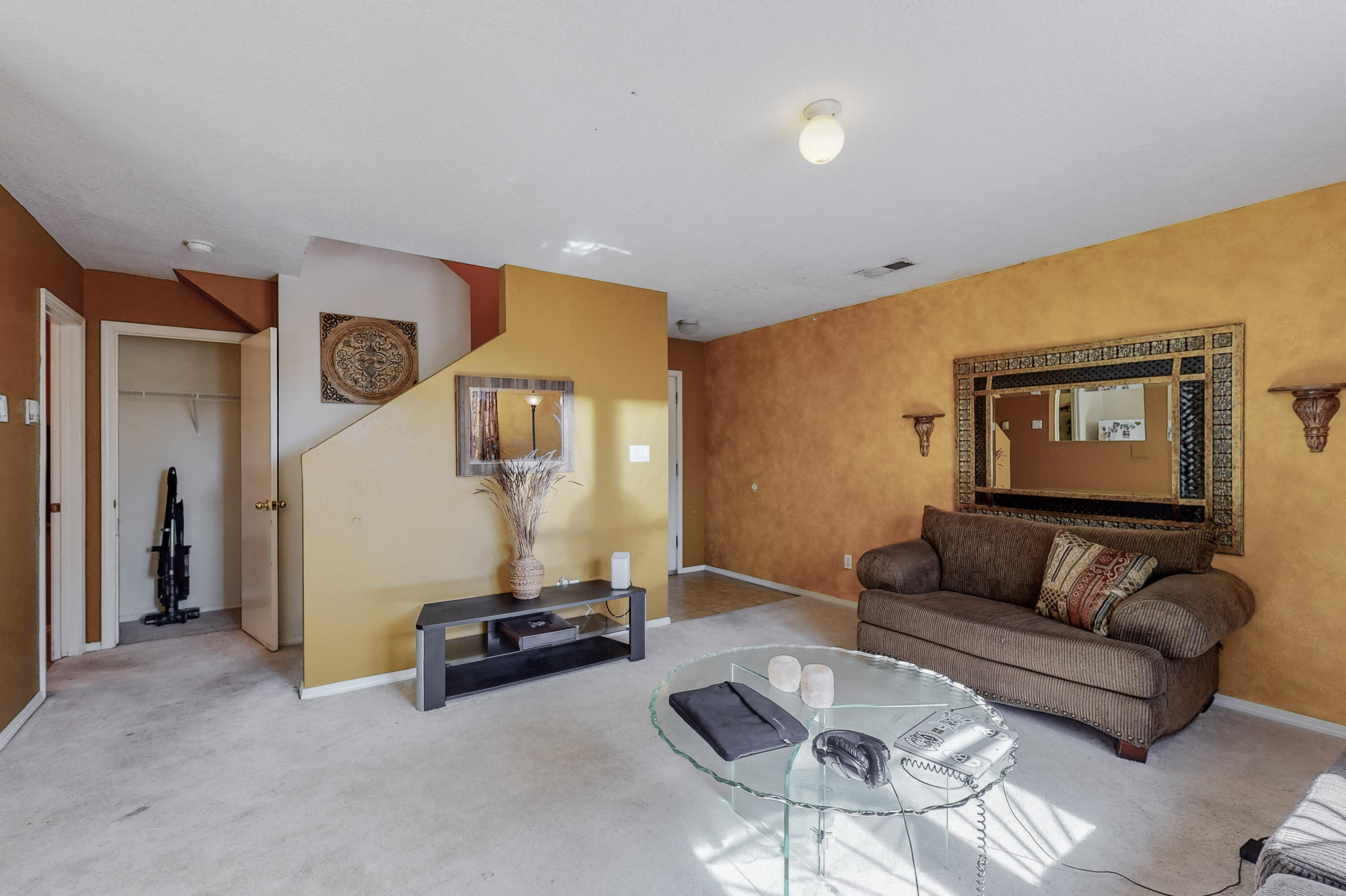 400 DESERT TREE Drive SW