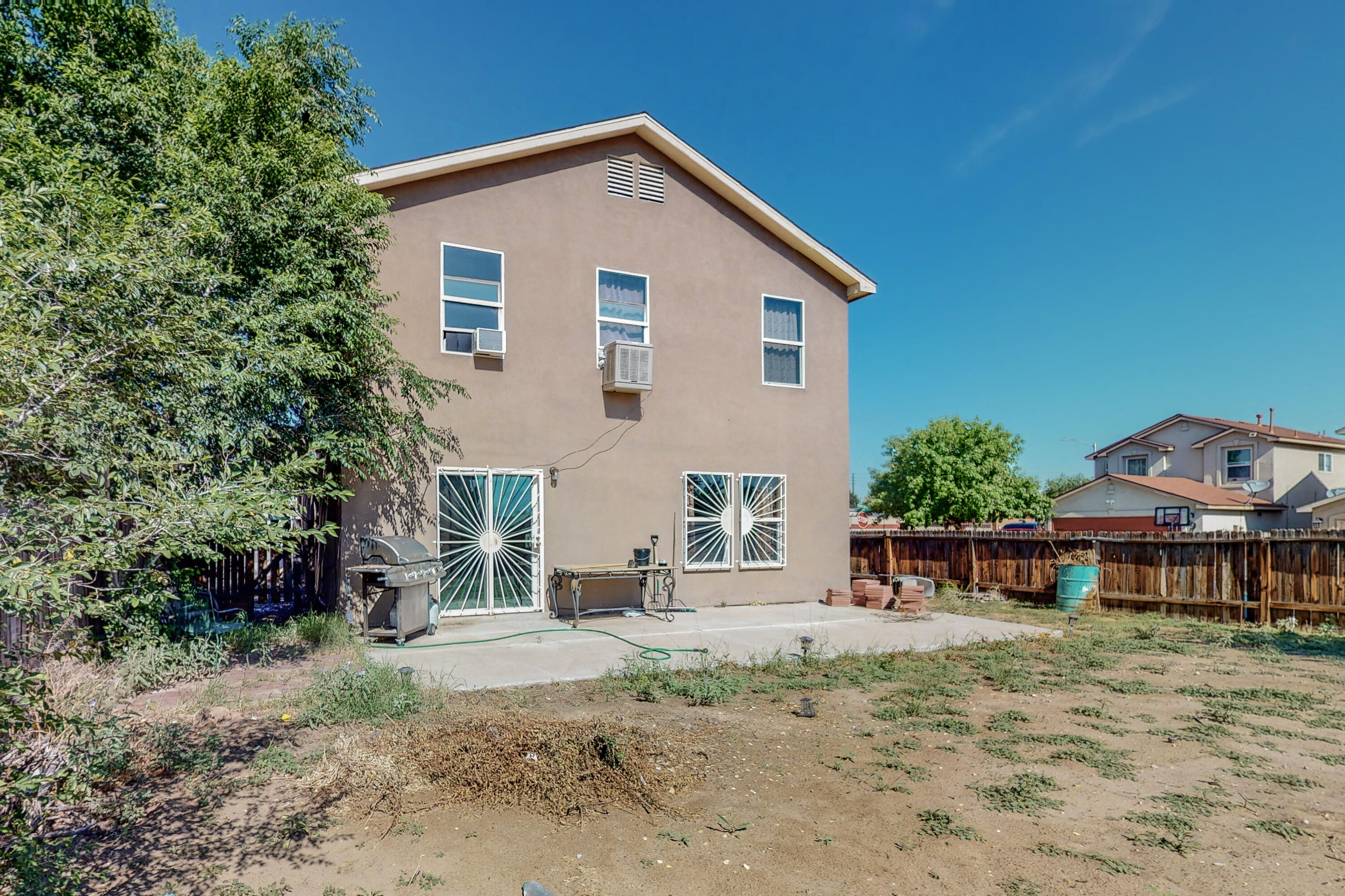 400 DESERT TREE Drive SW