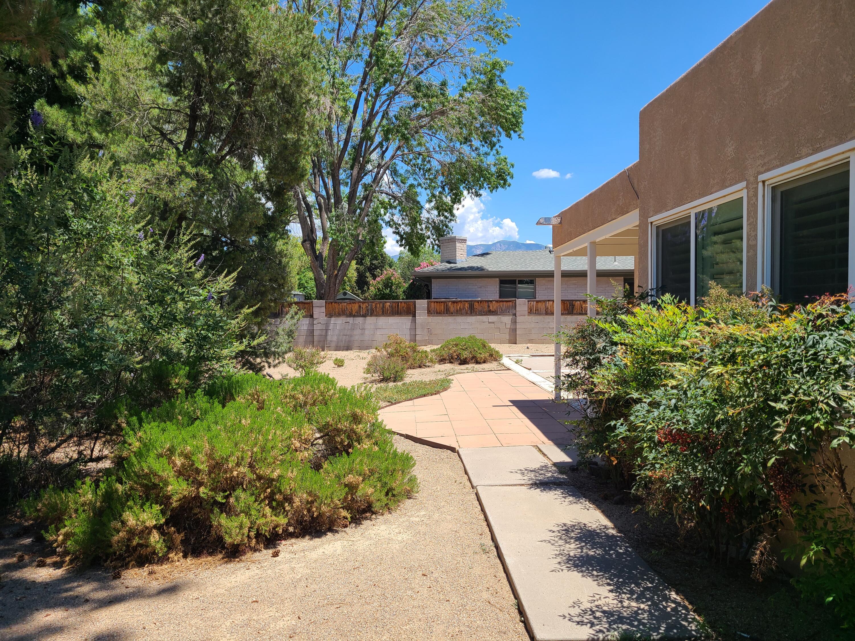 7501 Arroyo Del Oso Avenue NE