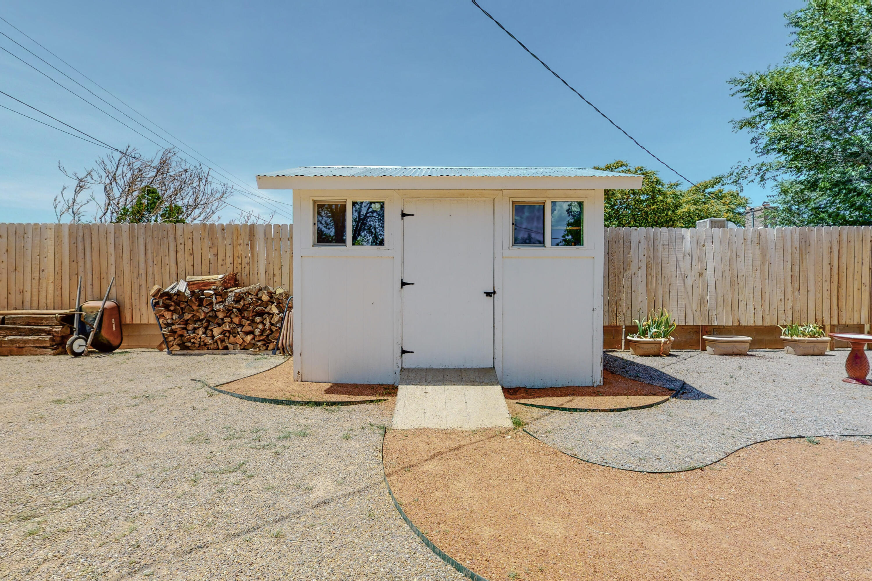 1012 CLANCY Drive NE
