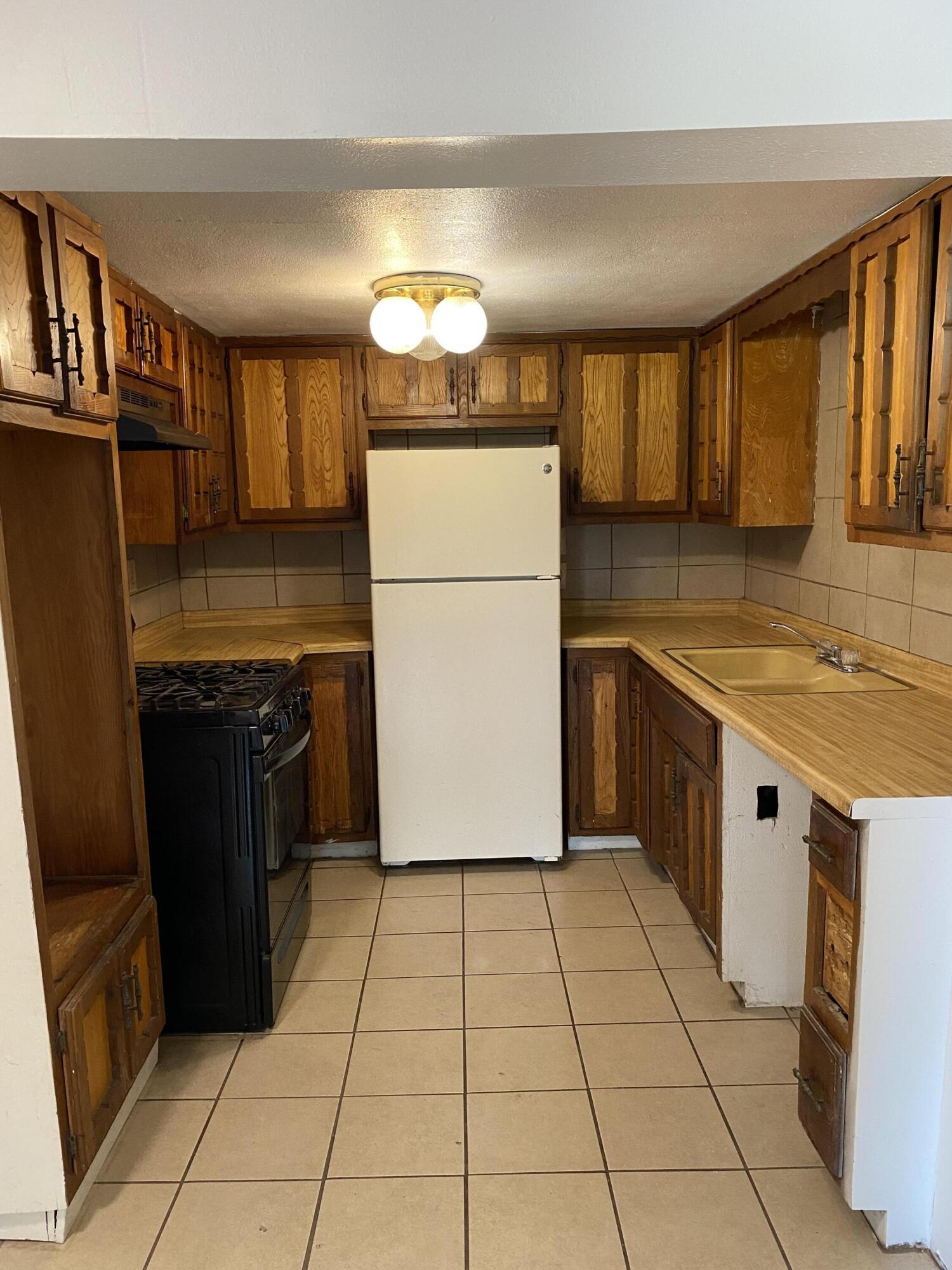 1400 BLAKE Road SW