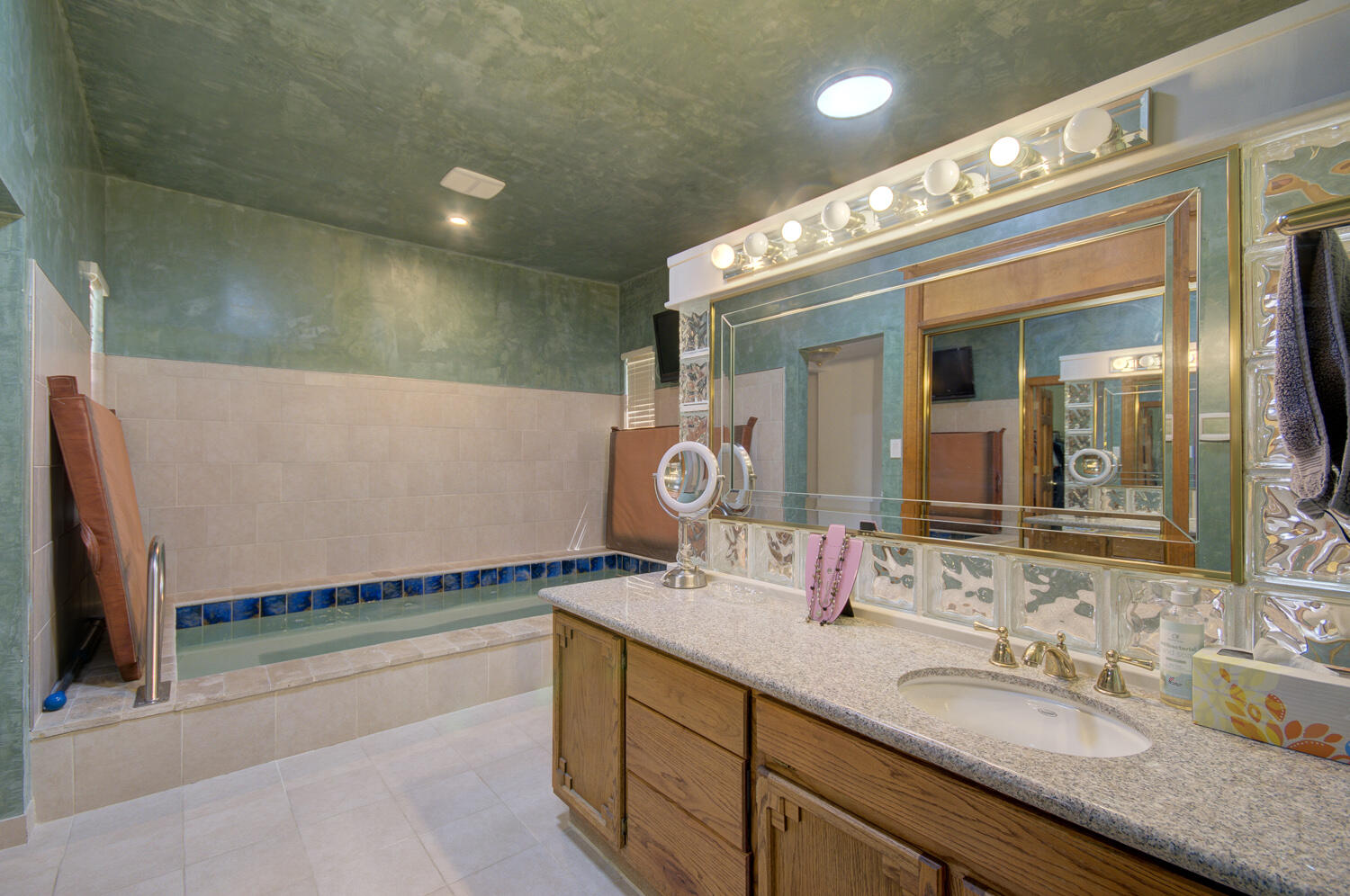 3250 RIO BRAVO Boulevard SW