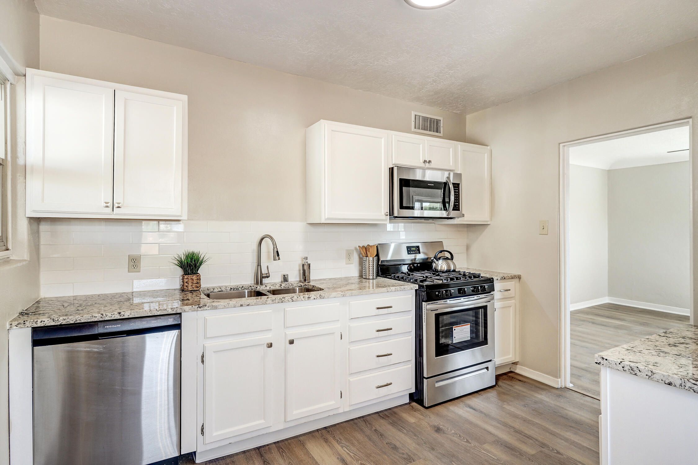 221 MESCALERO Road NW