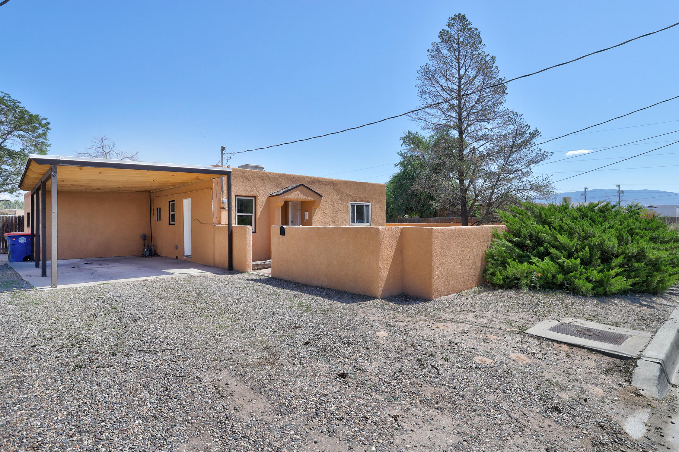 221 MESCALERO Road NW