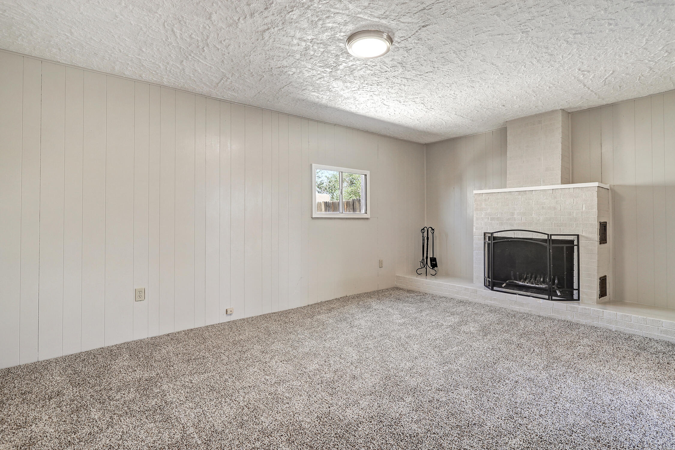 221 MESCALERO Road NW
