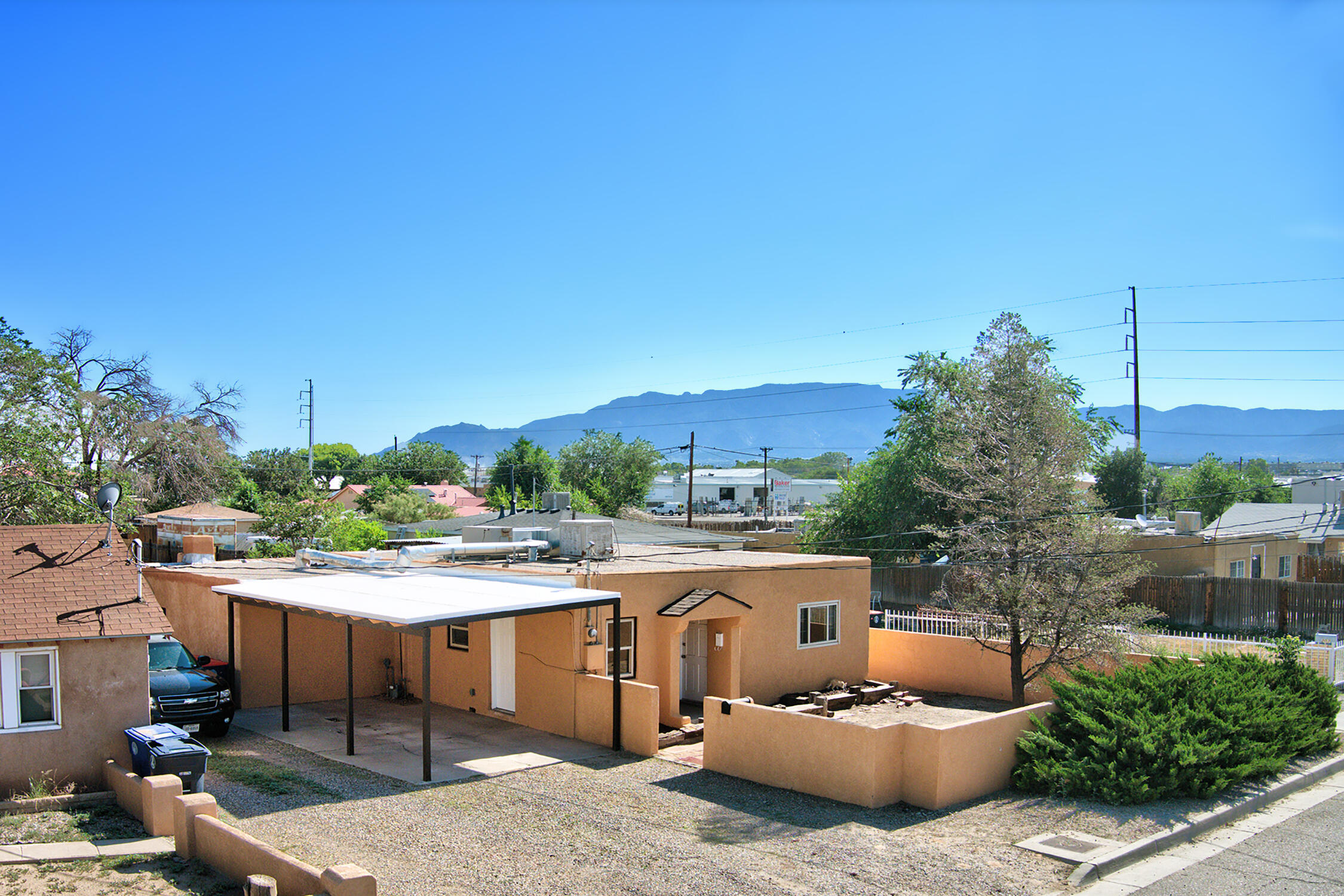 221 MESCALERO Road NW