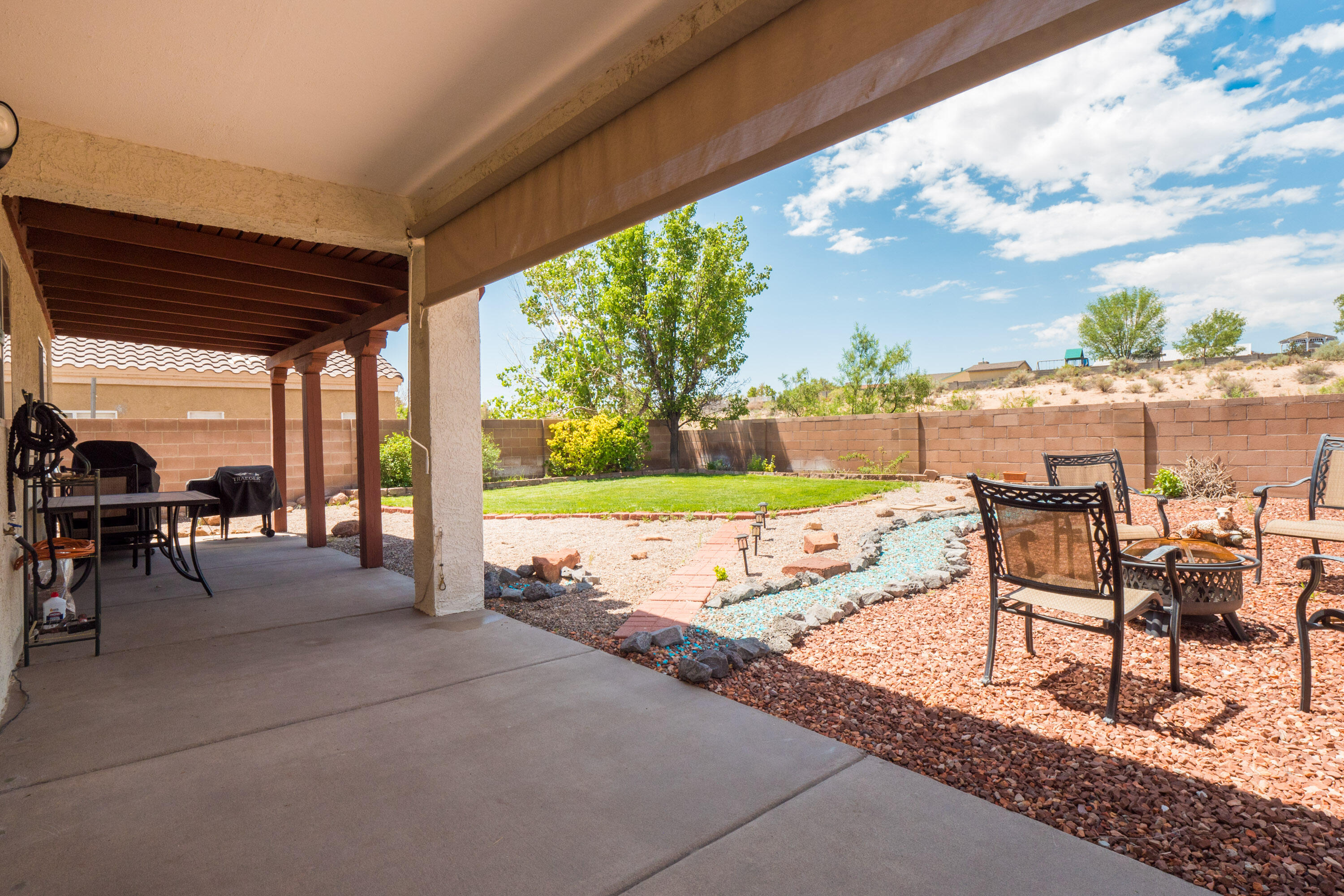 7024 HUSKY Drive NE
