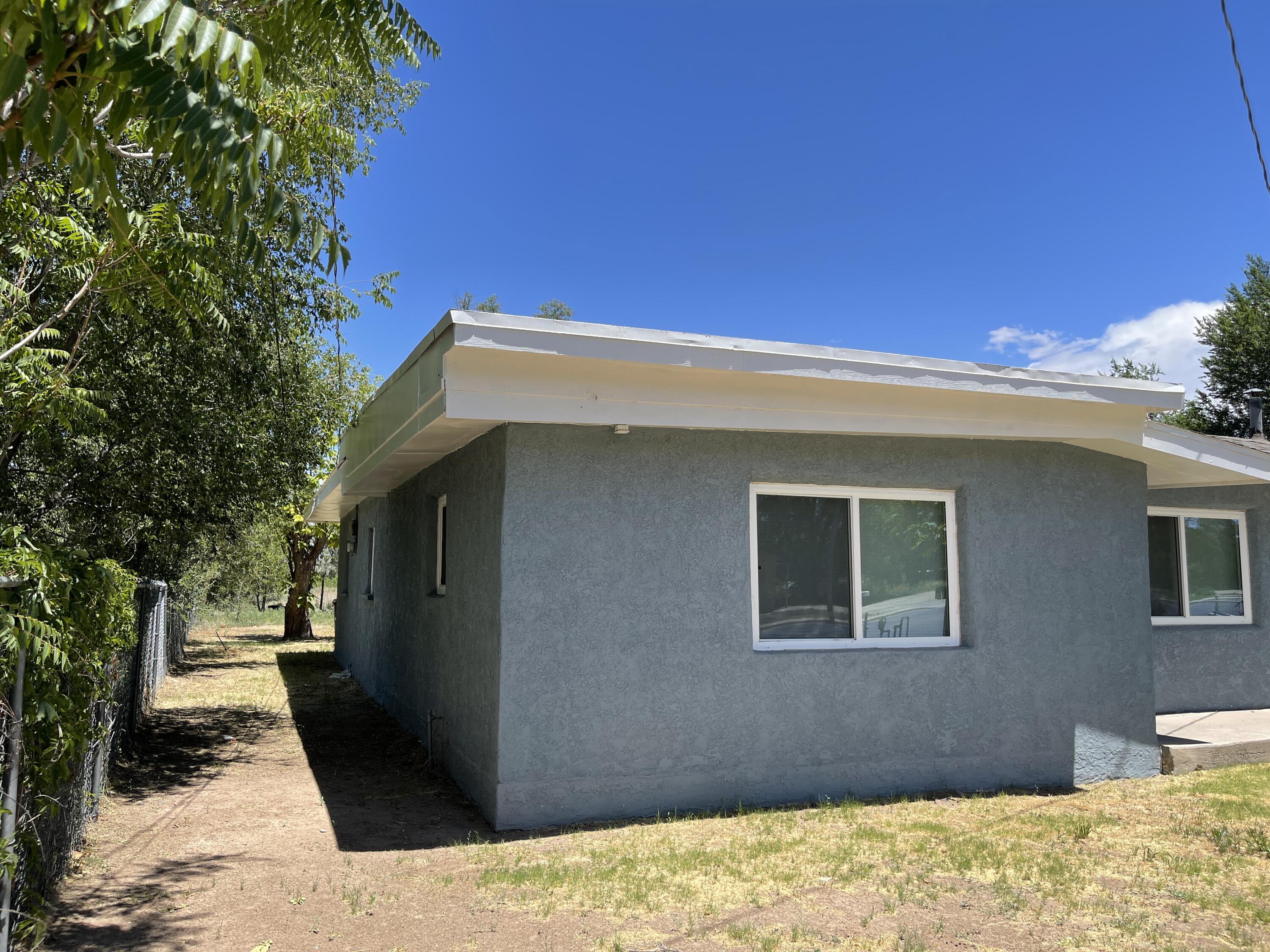 1014 E RIVER Road