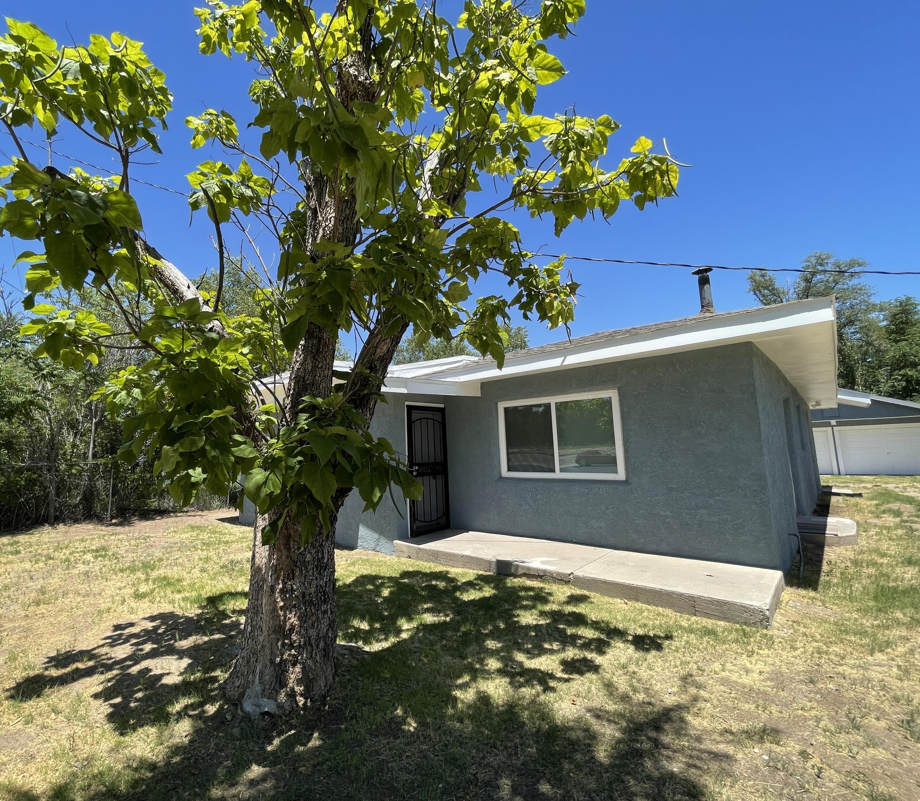 1014 E RIVER Road