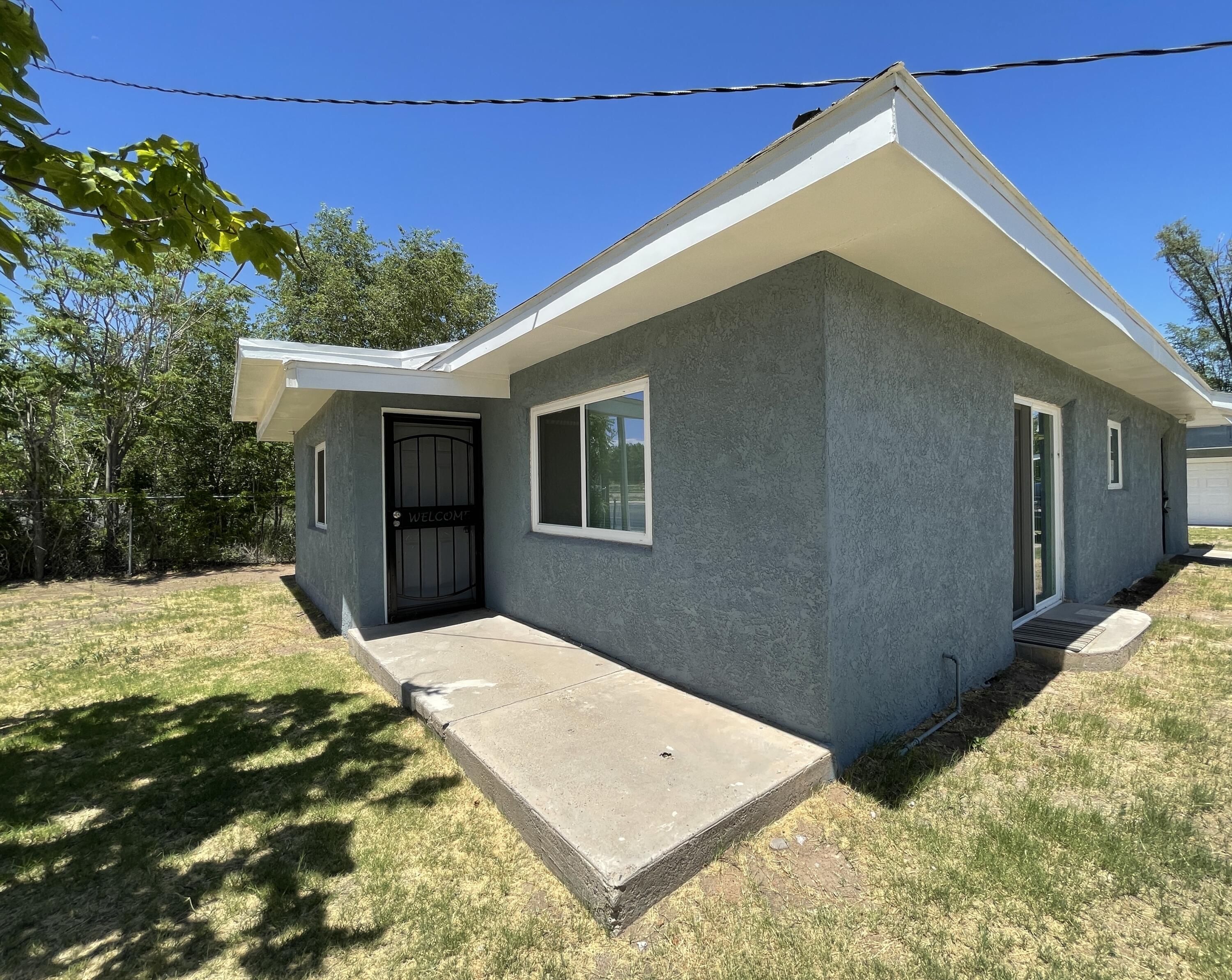 1014 E RIVER Road