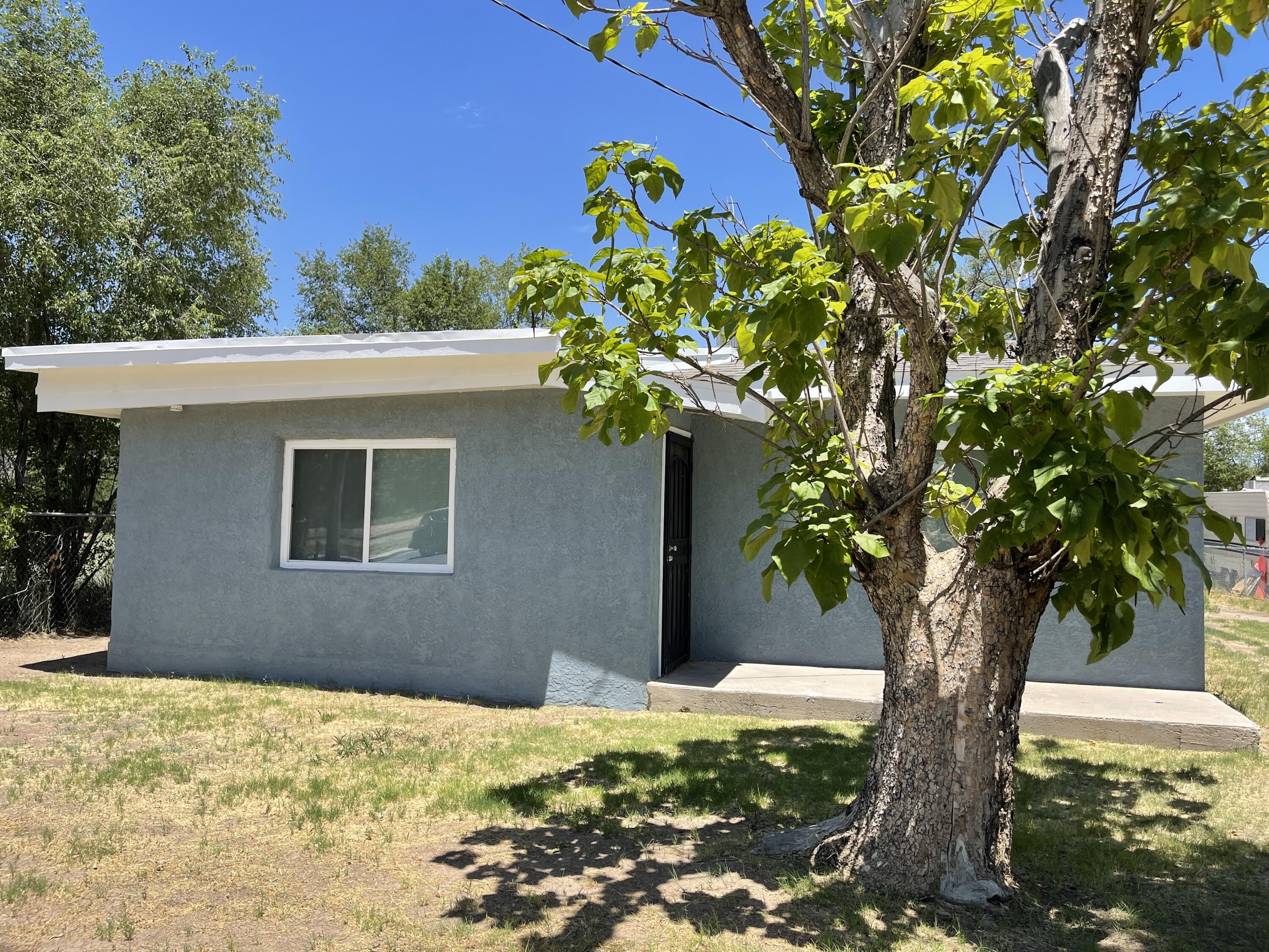 1014 E RIVER Road