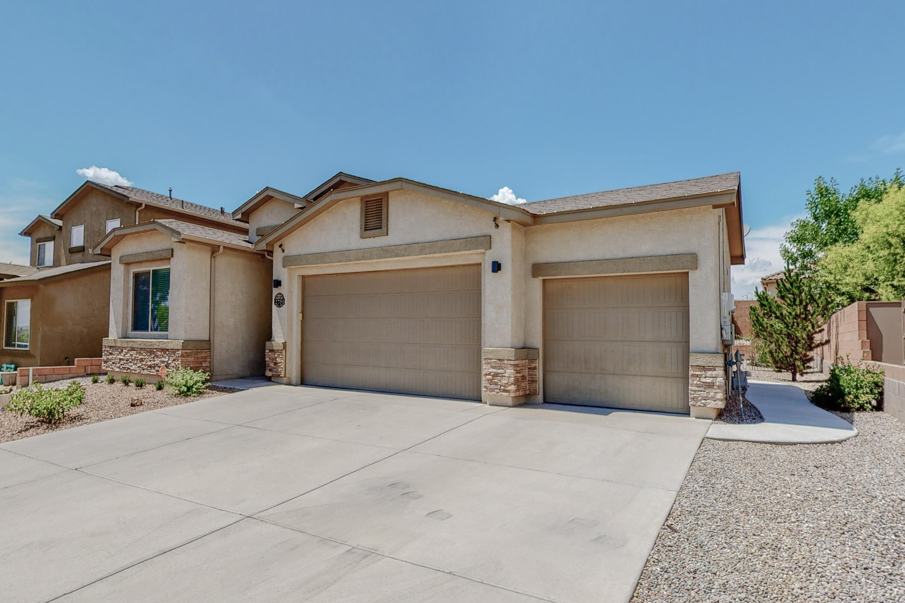 2751 CAMACHO Road SE