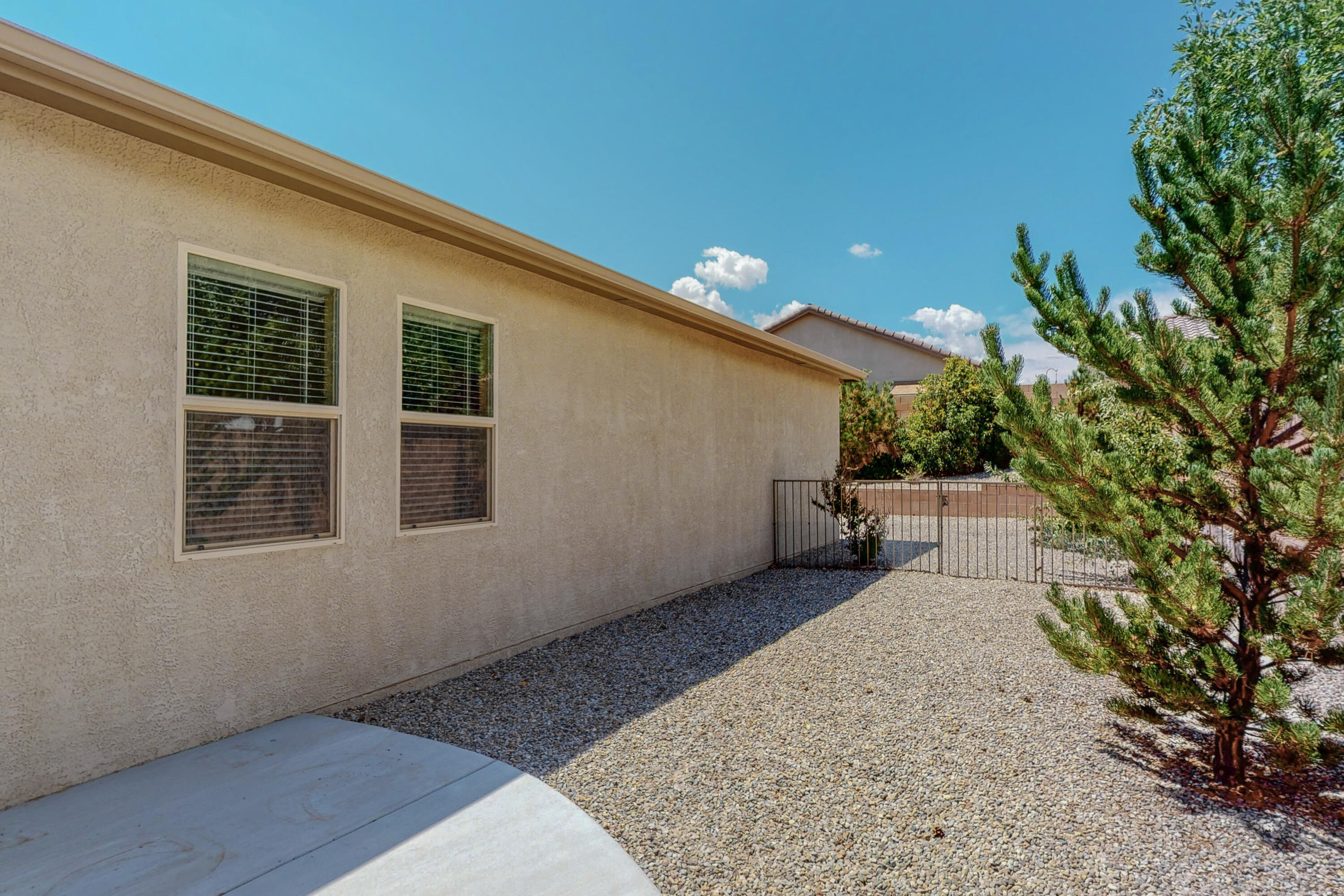 2751 CAMACHO Road SE