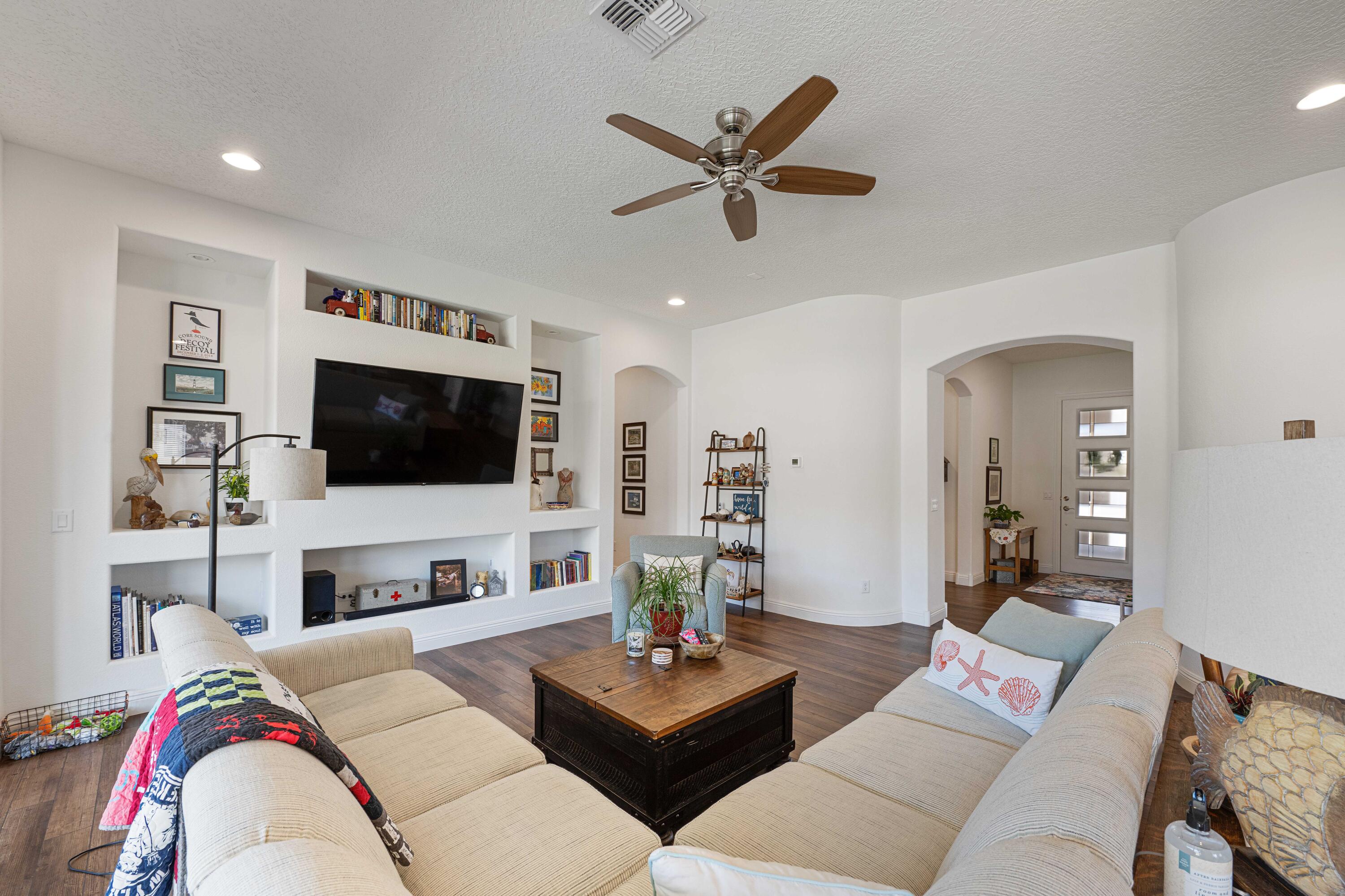 1815 PEBBLE CREEK Trail NW