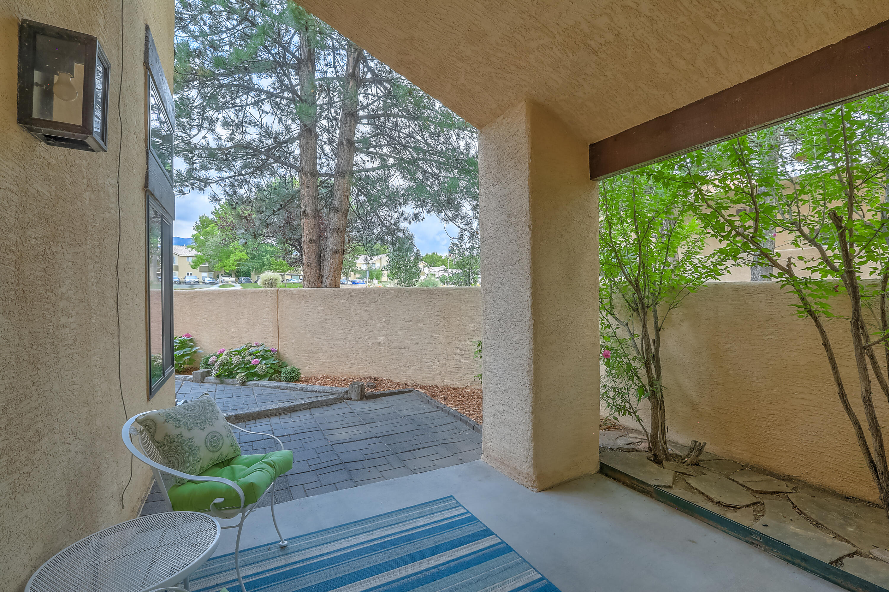 6464 MONTE SERRANO NE
