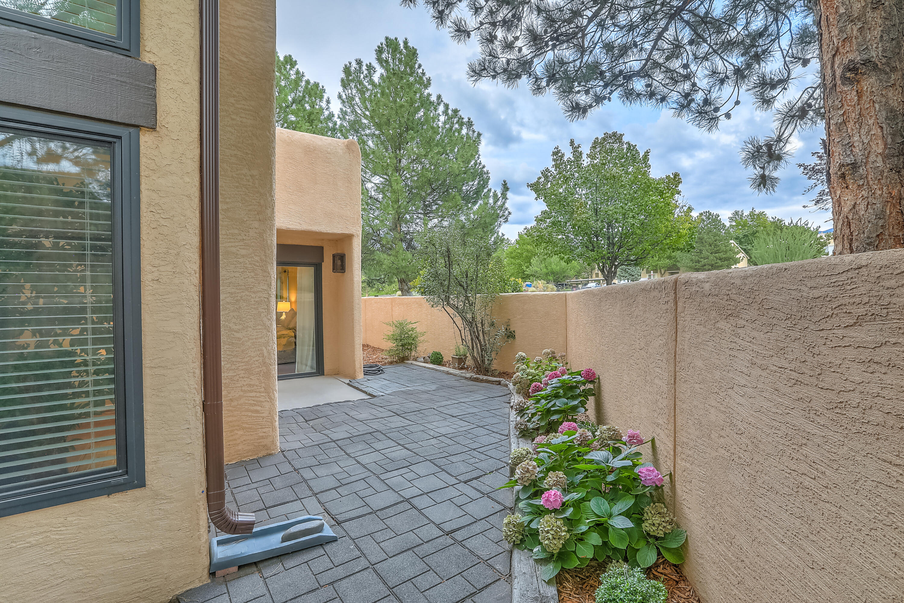 6464 MONTE SERRANO NE