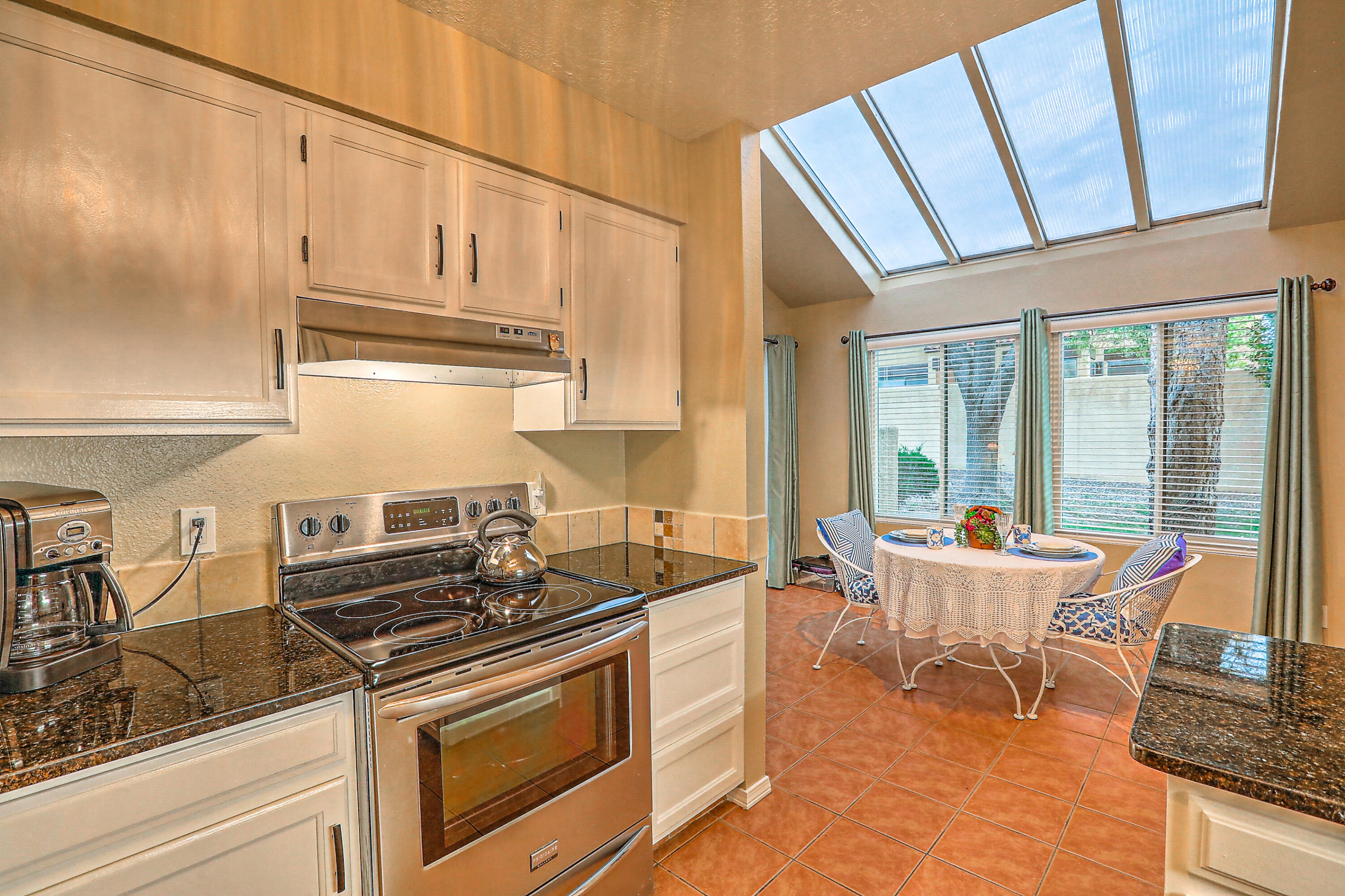 6464 MONTE SERRANO NE